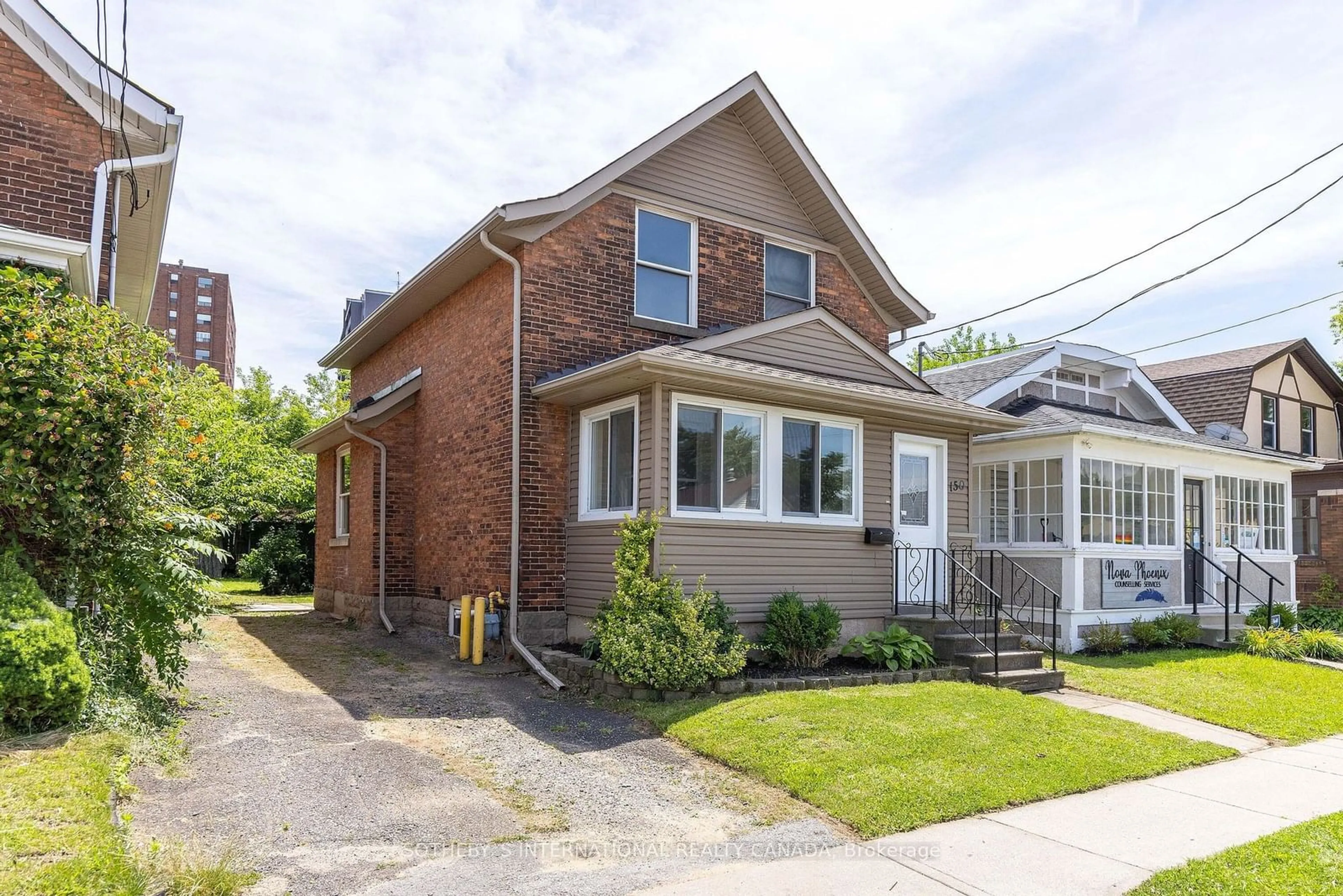 Frontside or backside of a home for 150 Welland Ave, St. Catharines Ontario L2R 2N6