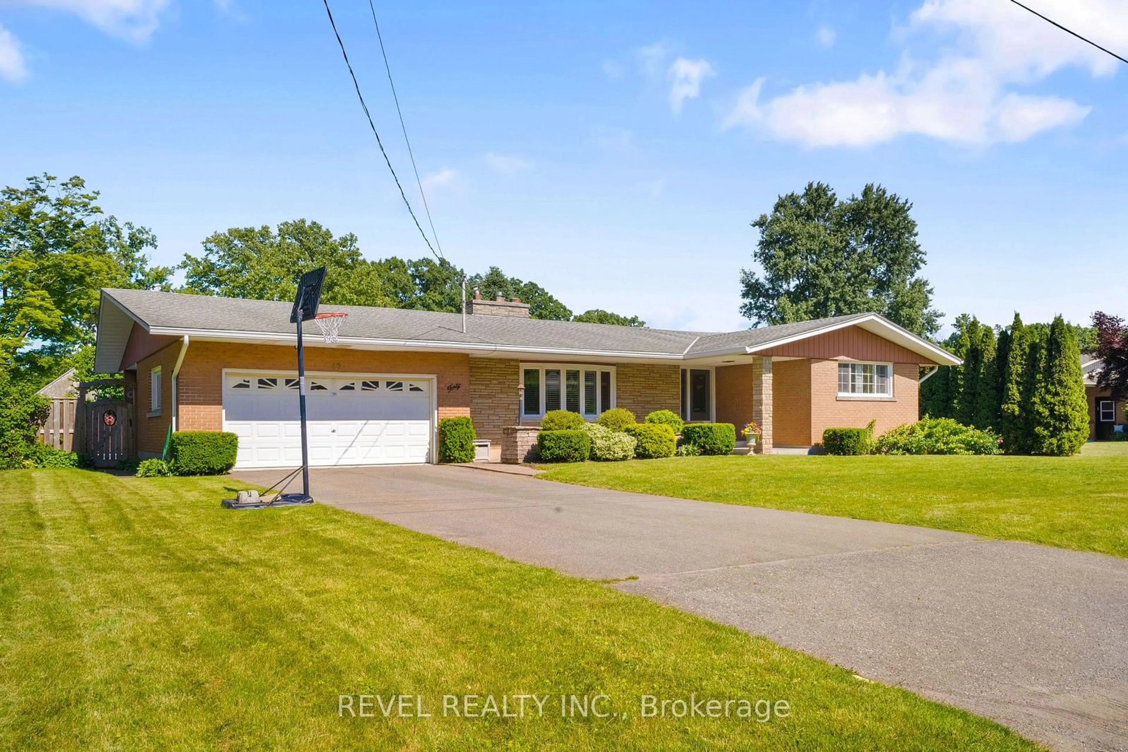 Frontside or backside of a home for 40 Daleview Cres, Pelham Ontario L0S 1E0