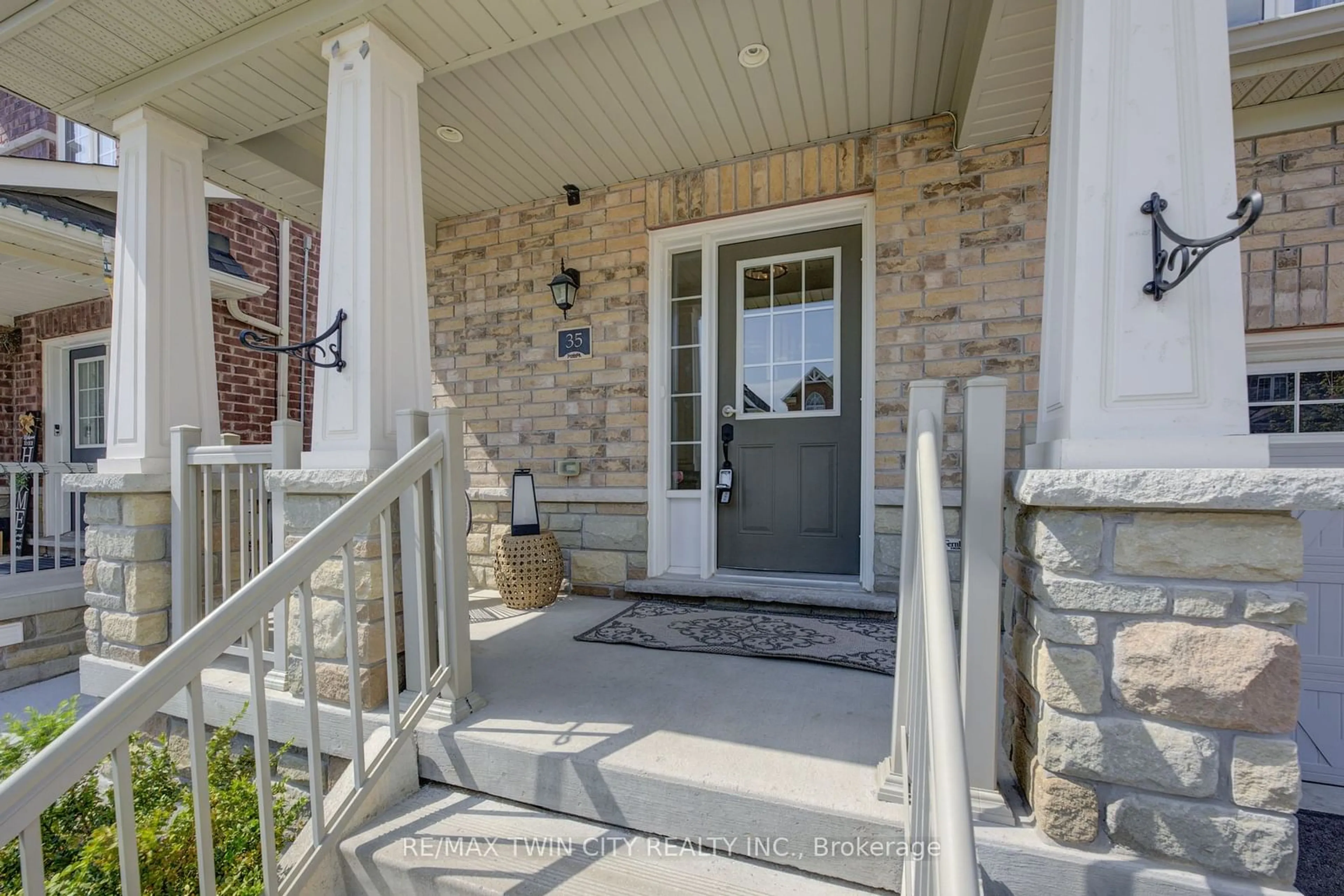 Indoor entryway for 35 Rosebrugh Ave, Cambridge Ontario N3H 0B4