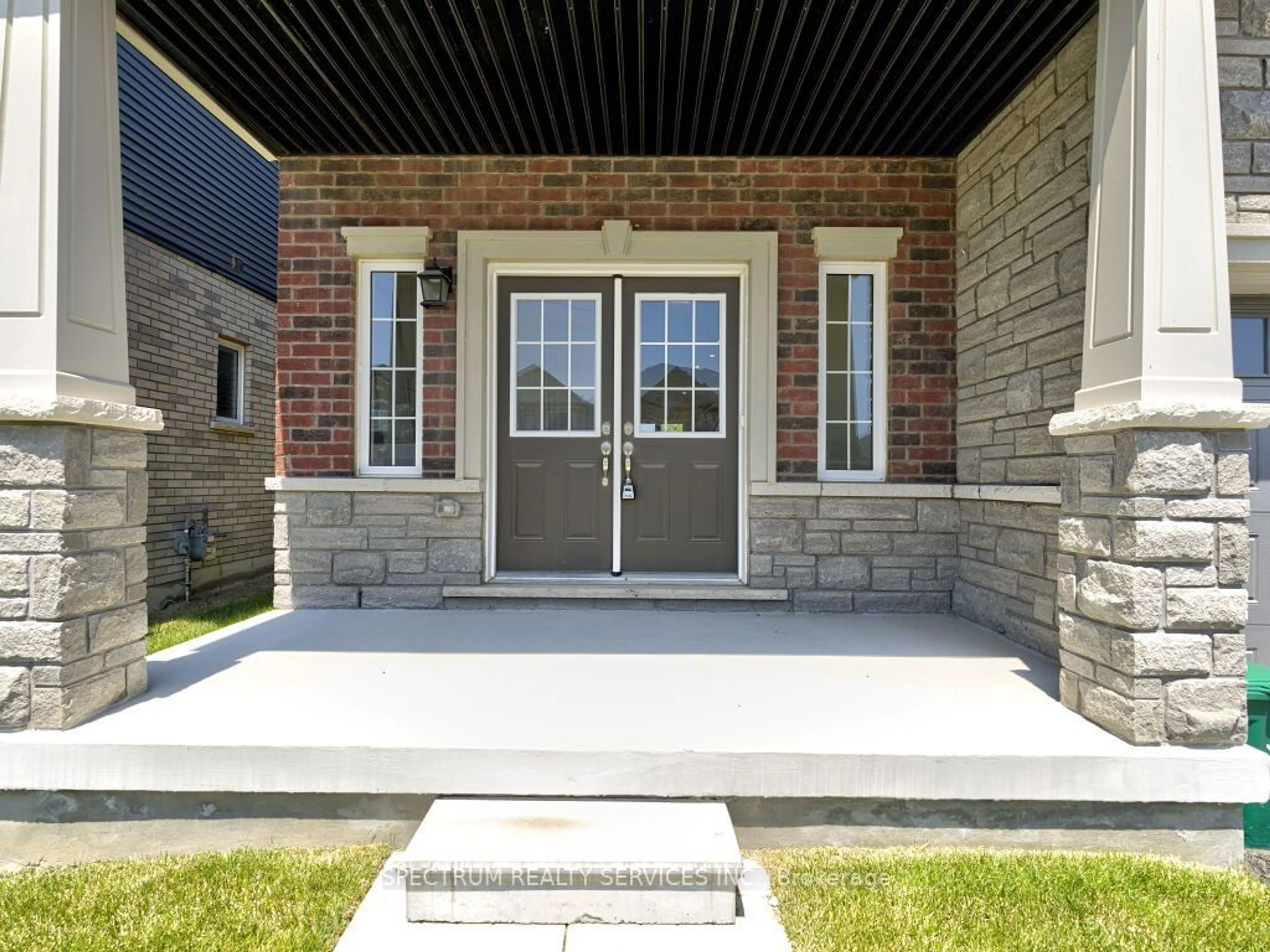 Indoor entryway for 37 Macklin St, Brantford Ontario N3T 5L8