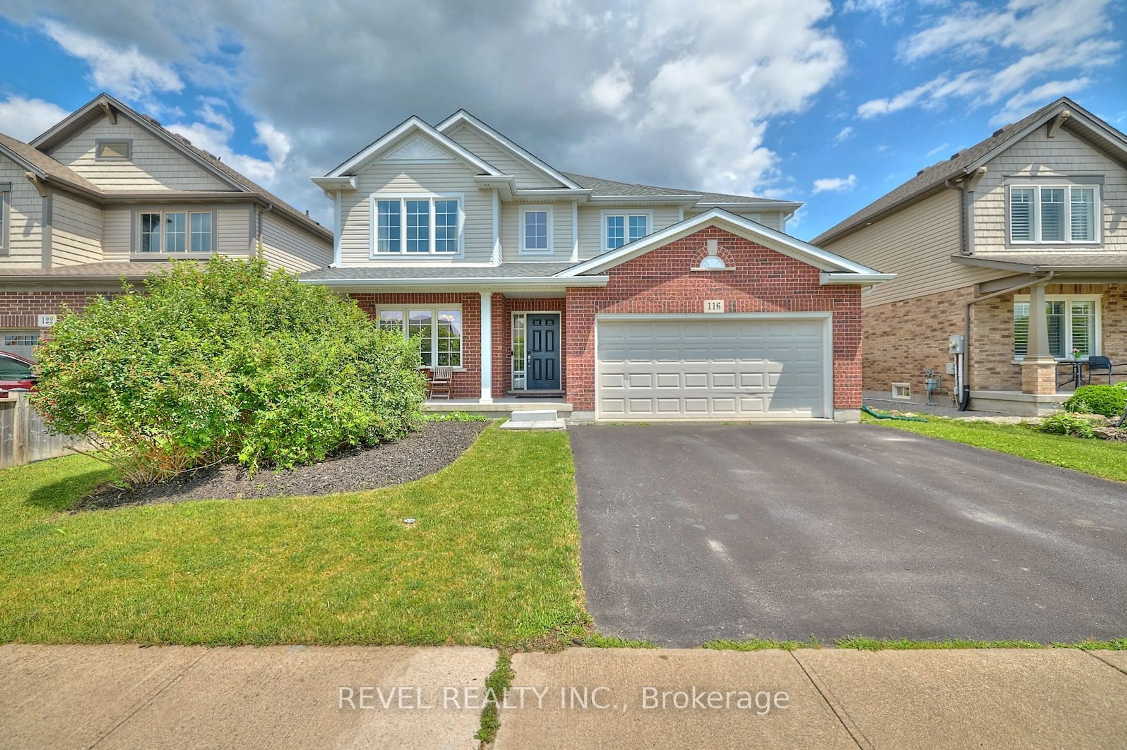 Frontside or backside of a home for 116 Clare Ave, Welland Ontario L3C 0B7