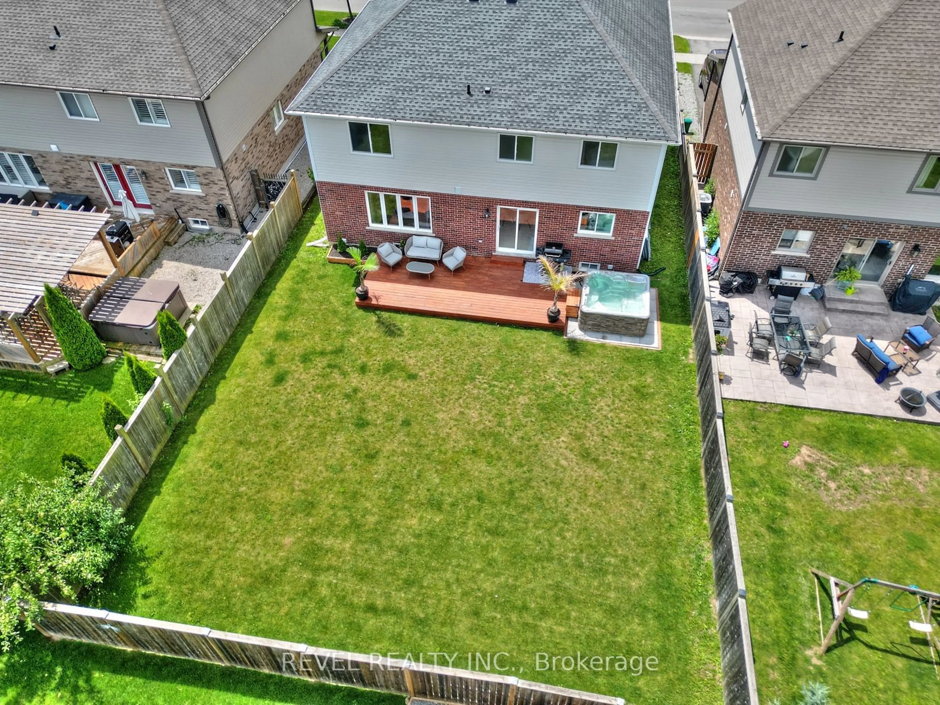 Fenced yard for 116 Clare Ave, Welland Ontario L3C 0B7