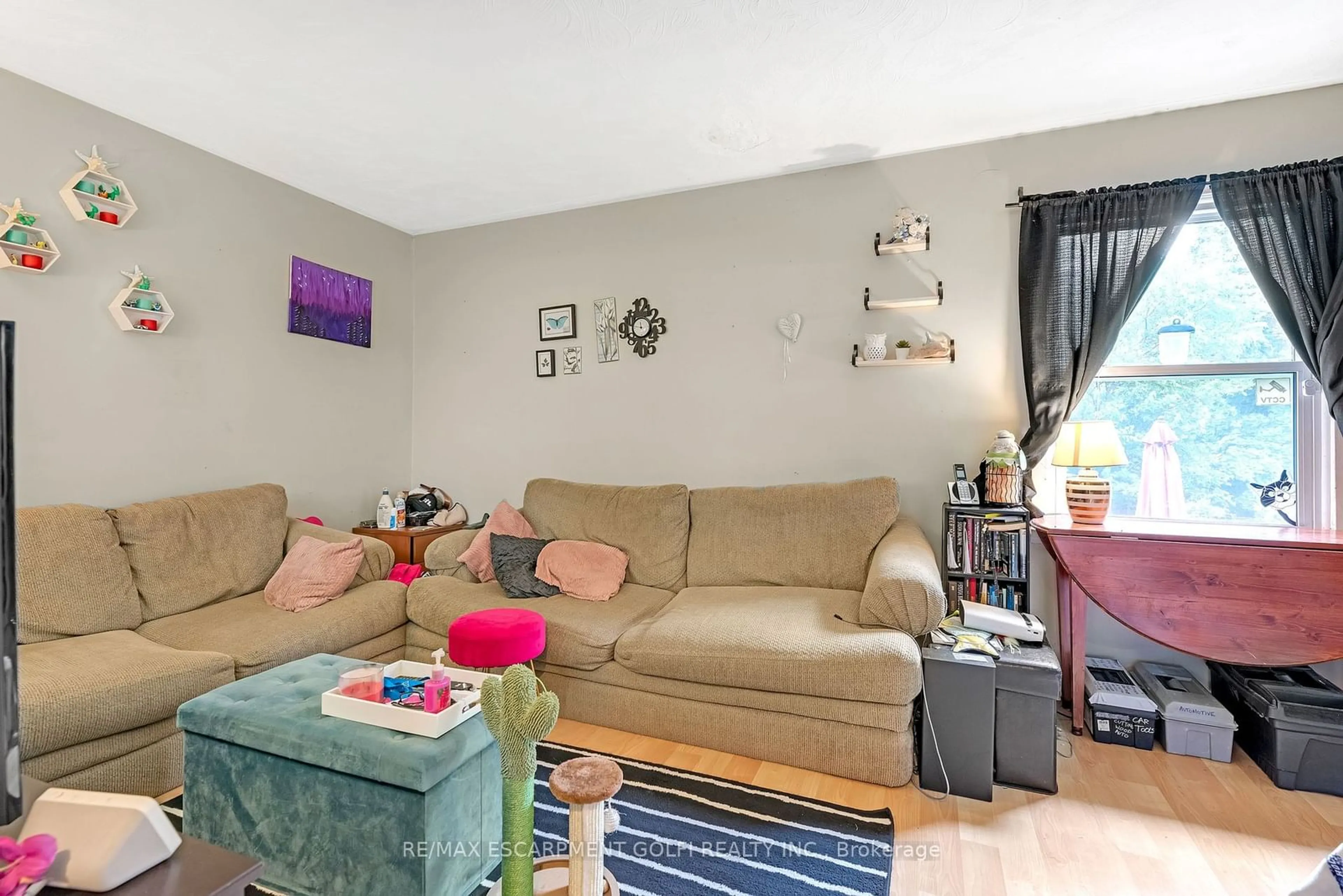 Living room for 375 Sheridan St, Brantford Ontario N3S 4R9