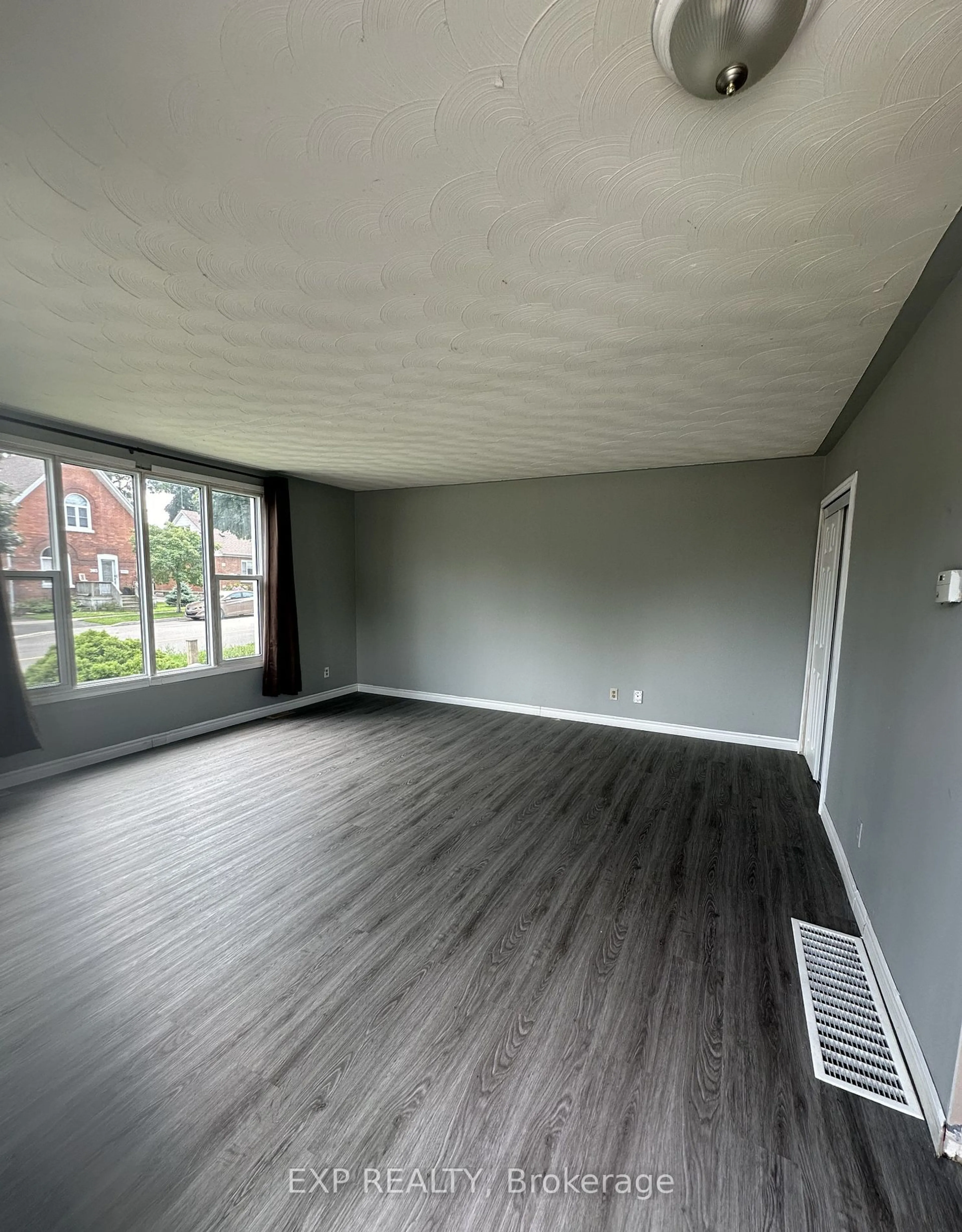 A pic of a room for 306 Darling St, Brantford Ontario N3S 3X8