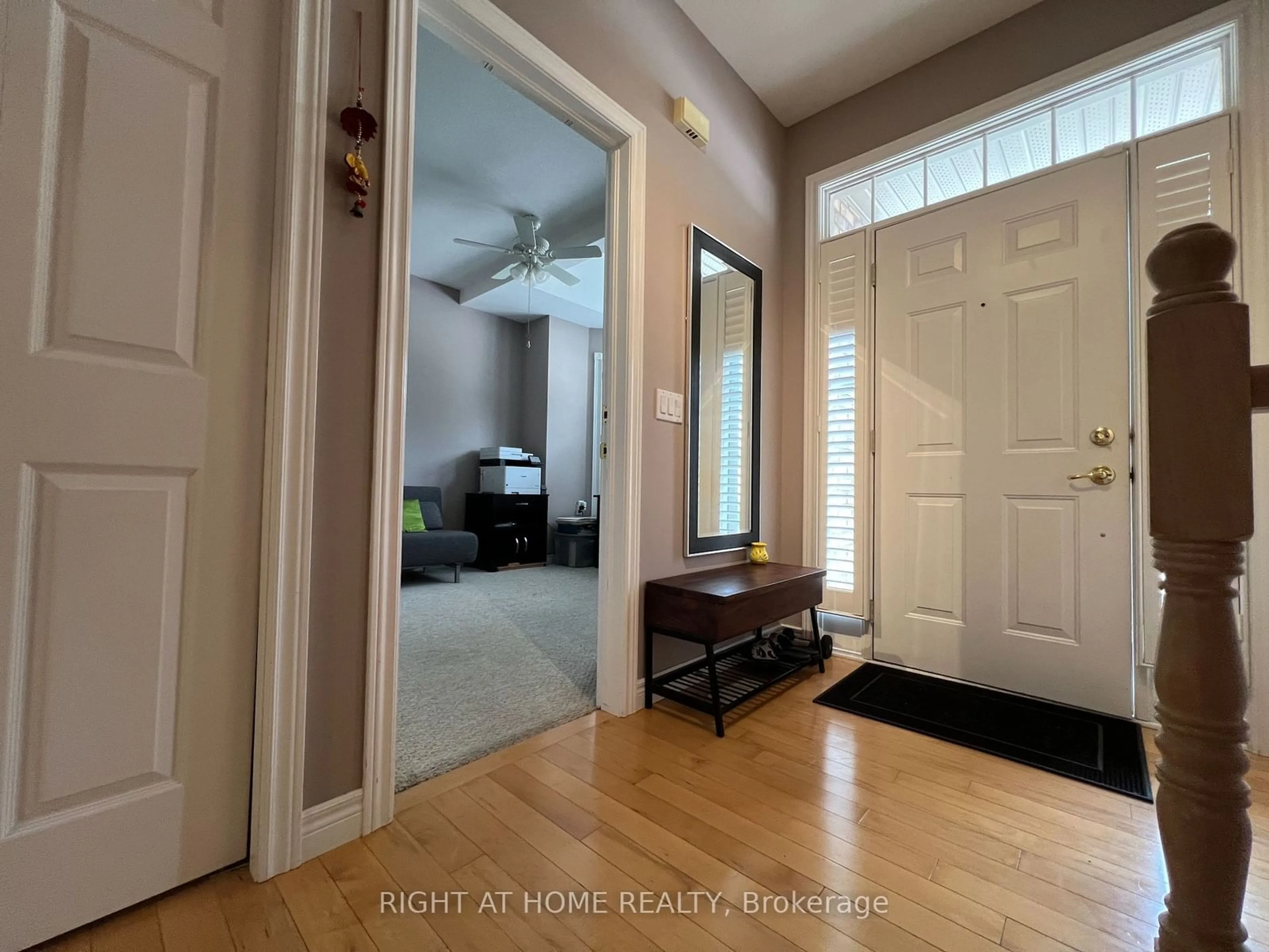 Indoor entryway for 1574 Richmond St #7, London Ontario N6G 5H7