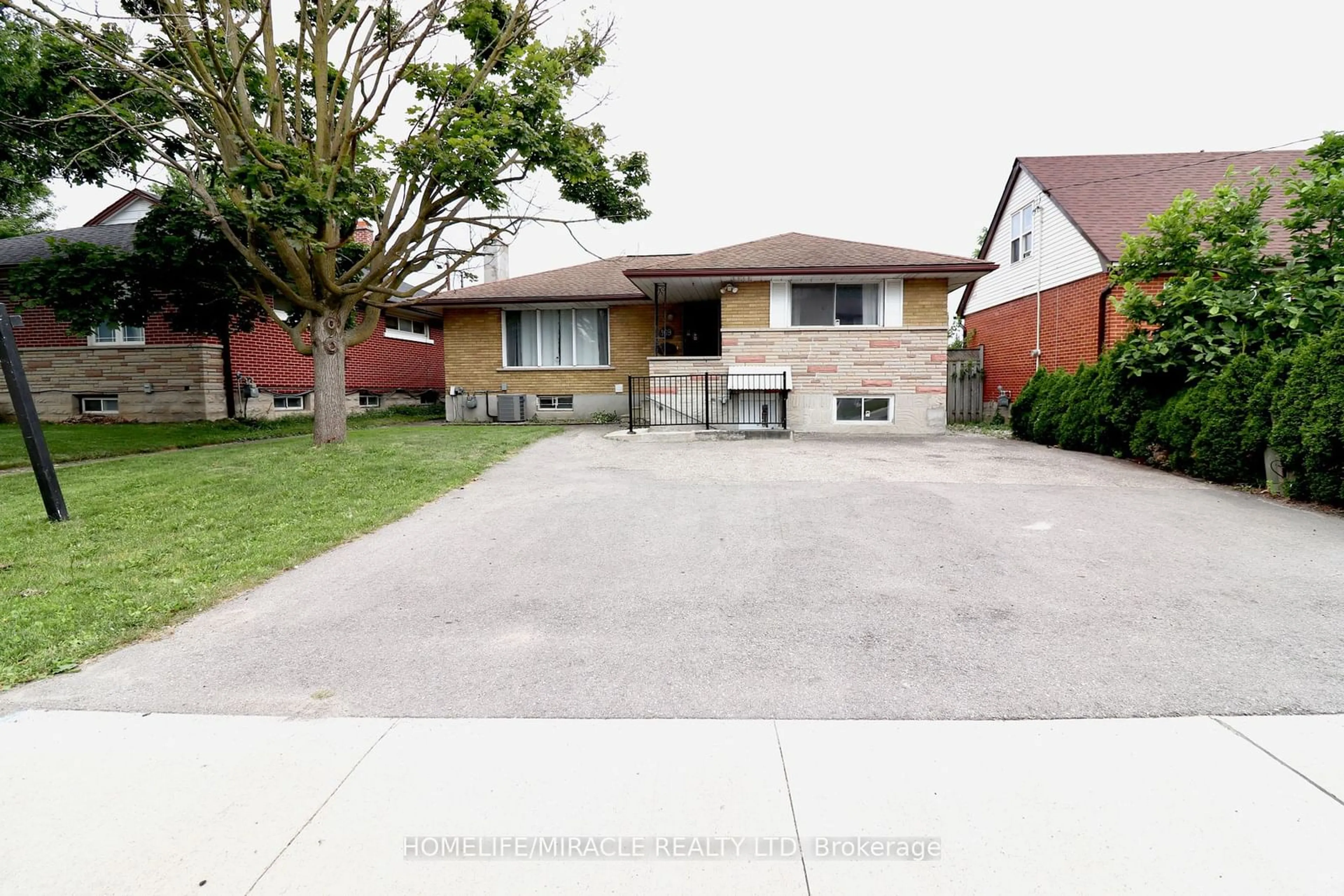 Frontside or backside of a home for 169 Heiman St, Kitchener Ontario N2M 3M1