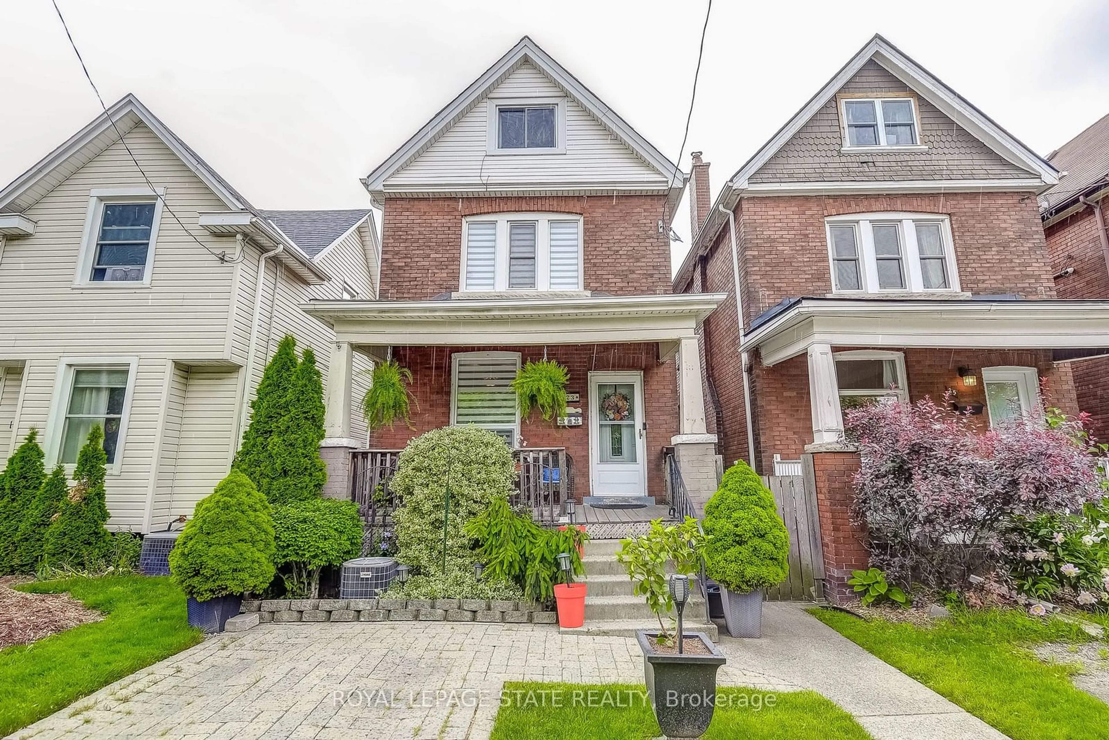 Home with brick exterior material for 23 East Bend Ave, Hamilton Ontario L8M 3E4