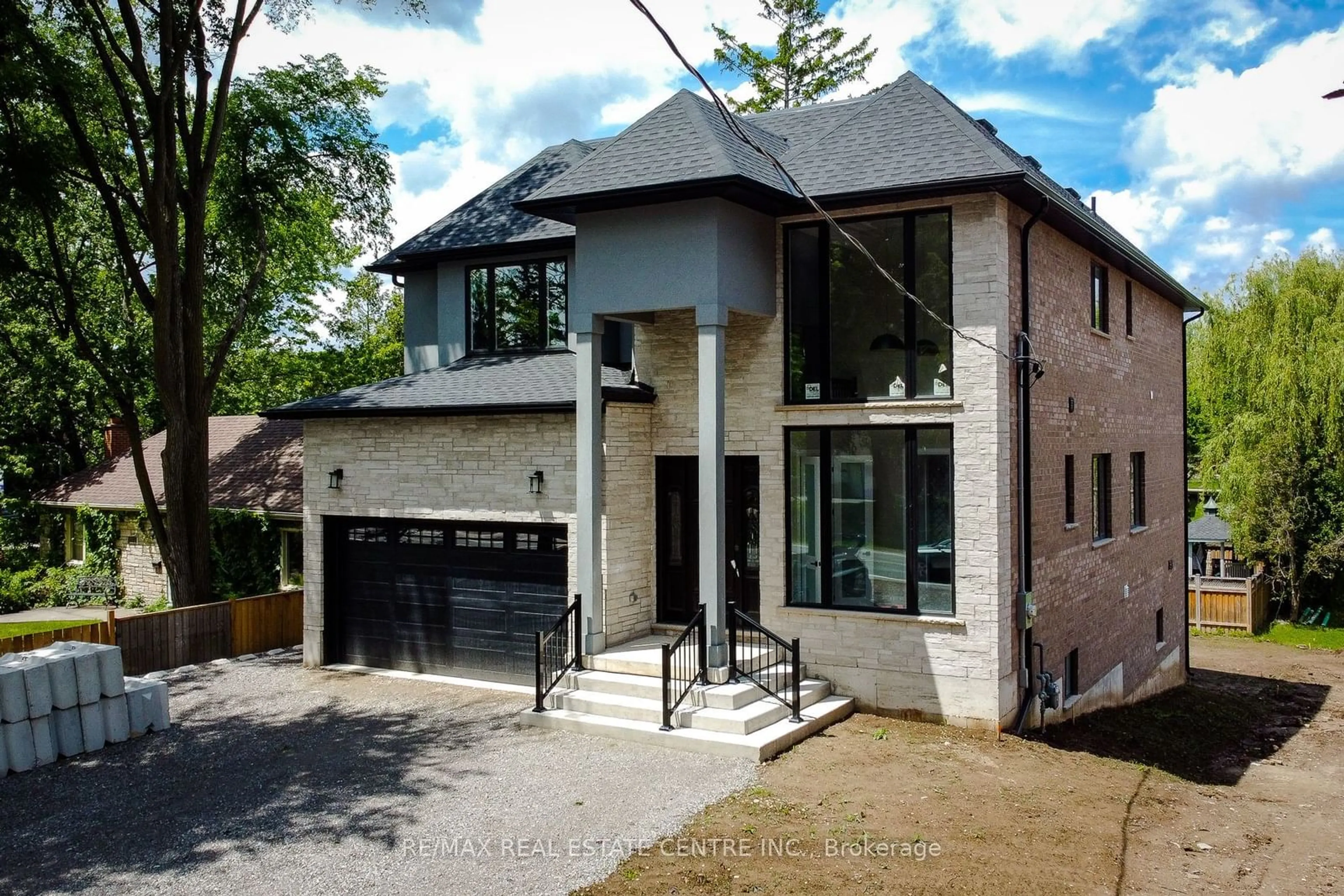 Home with brick exterior material for 653 Mohawk Rd, Hamilton Ontario L9G 2X1