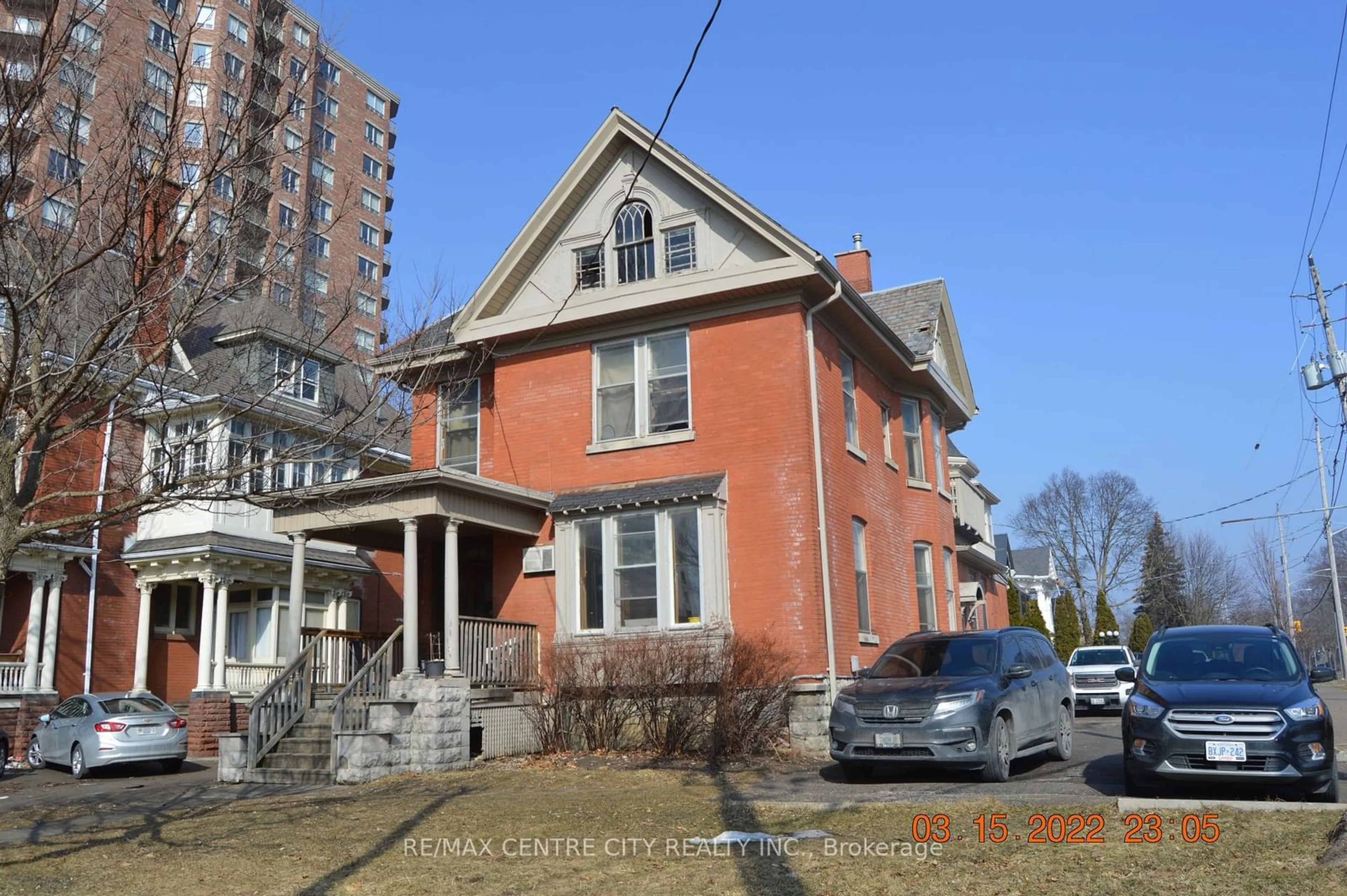 A pic from exterior of the house or condo for 334 Queens Ave, London Ontario N6B 1X4