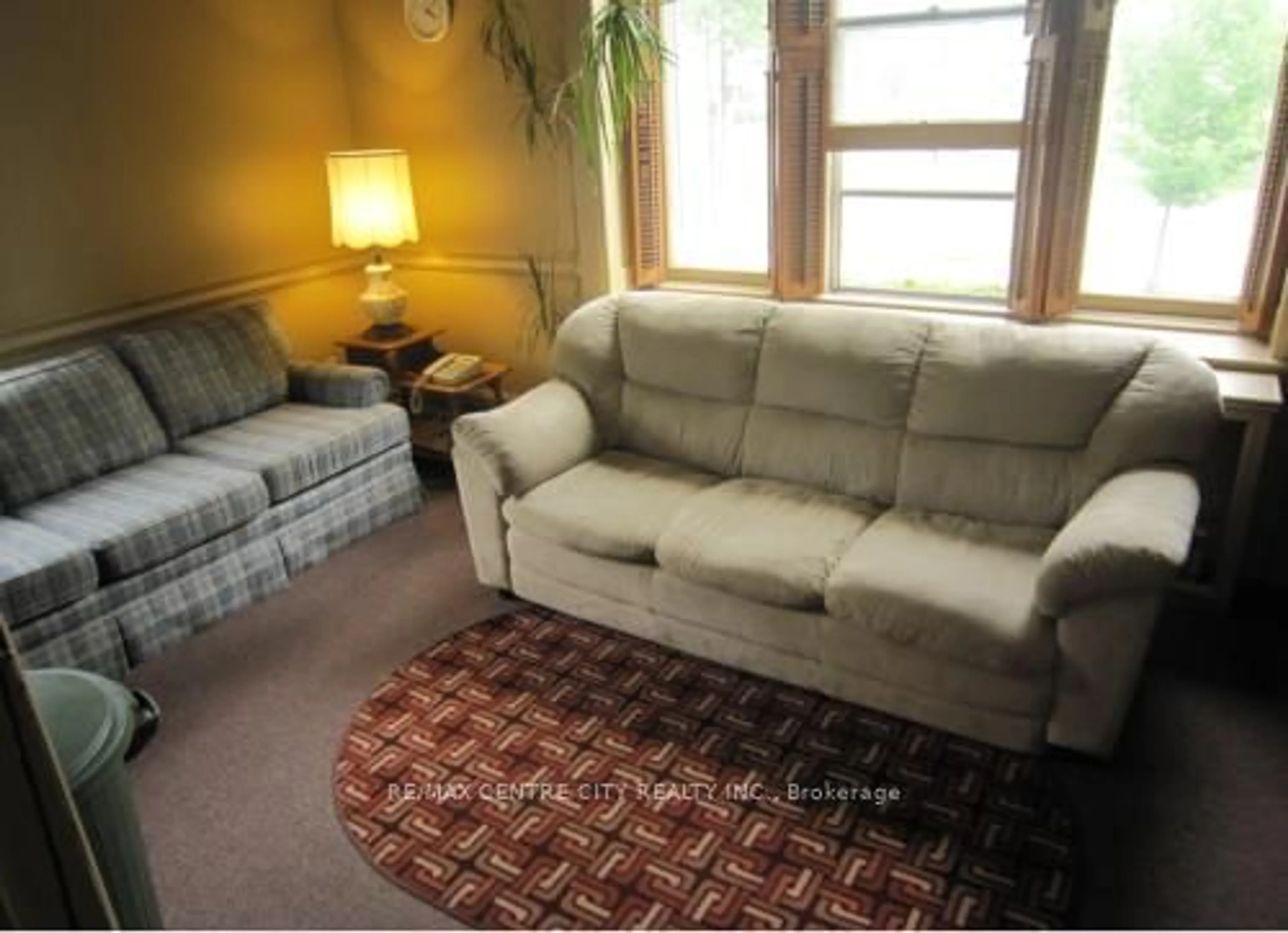 Living room for 334 Queens Ave, London Ontario N6B 1X4