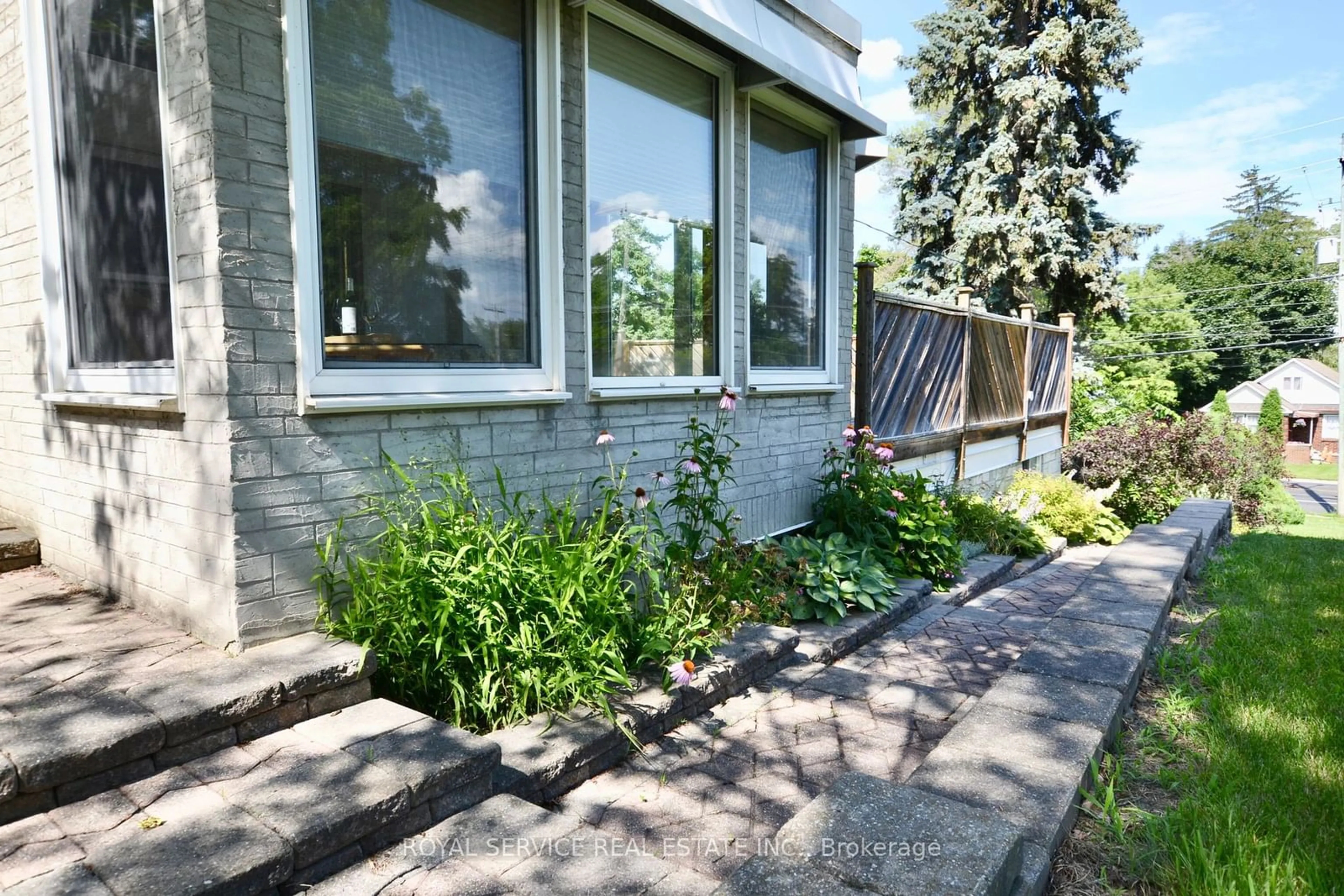 Patio for 1073 Water St, Peterborough Ontario K9H 3P7