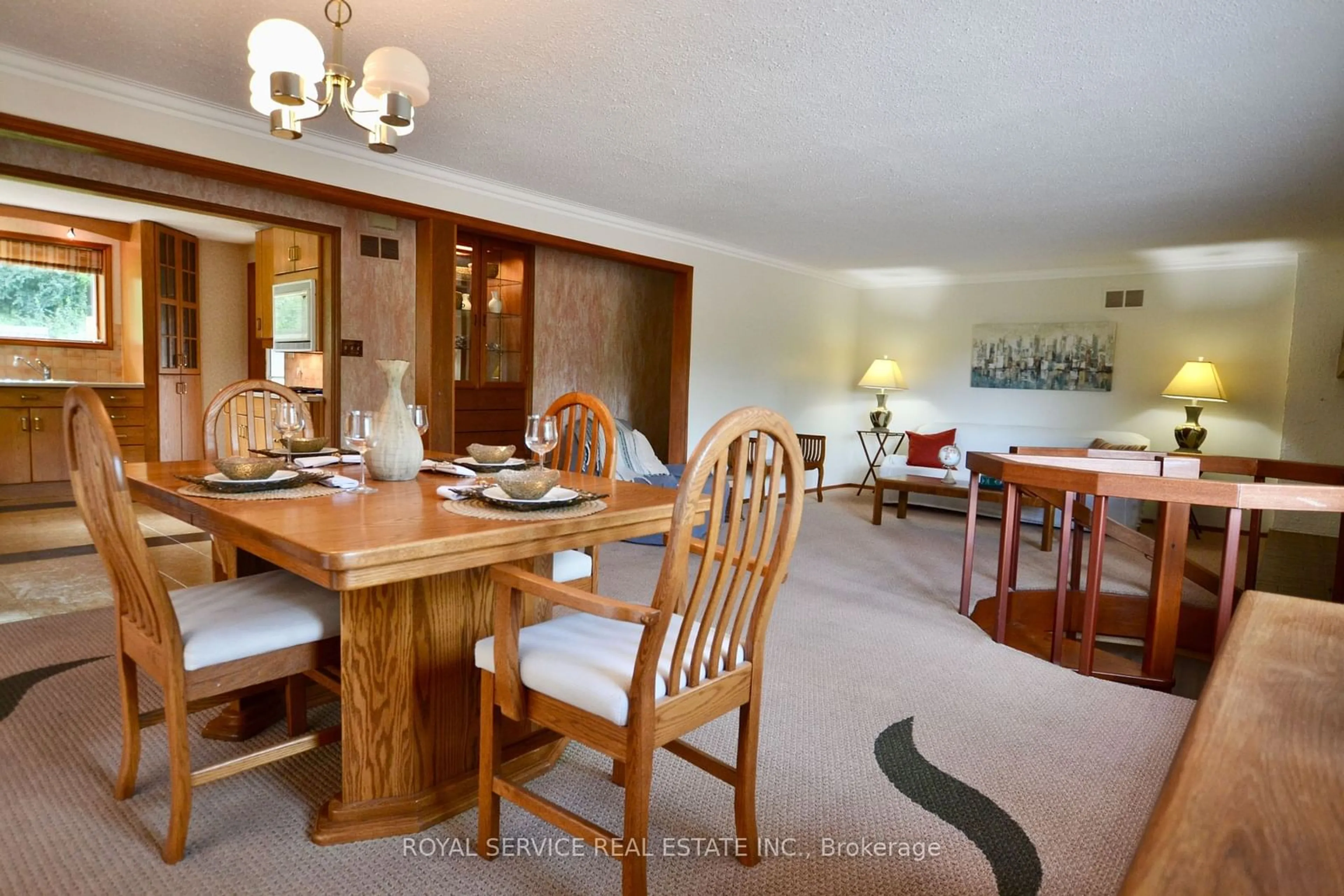 Dining room for 1073 Water St, Peterborough Ontario K9H 3P7