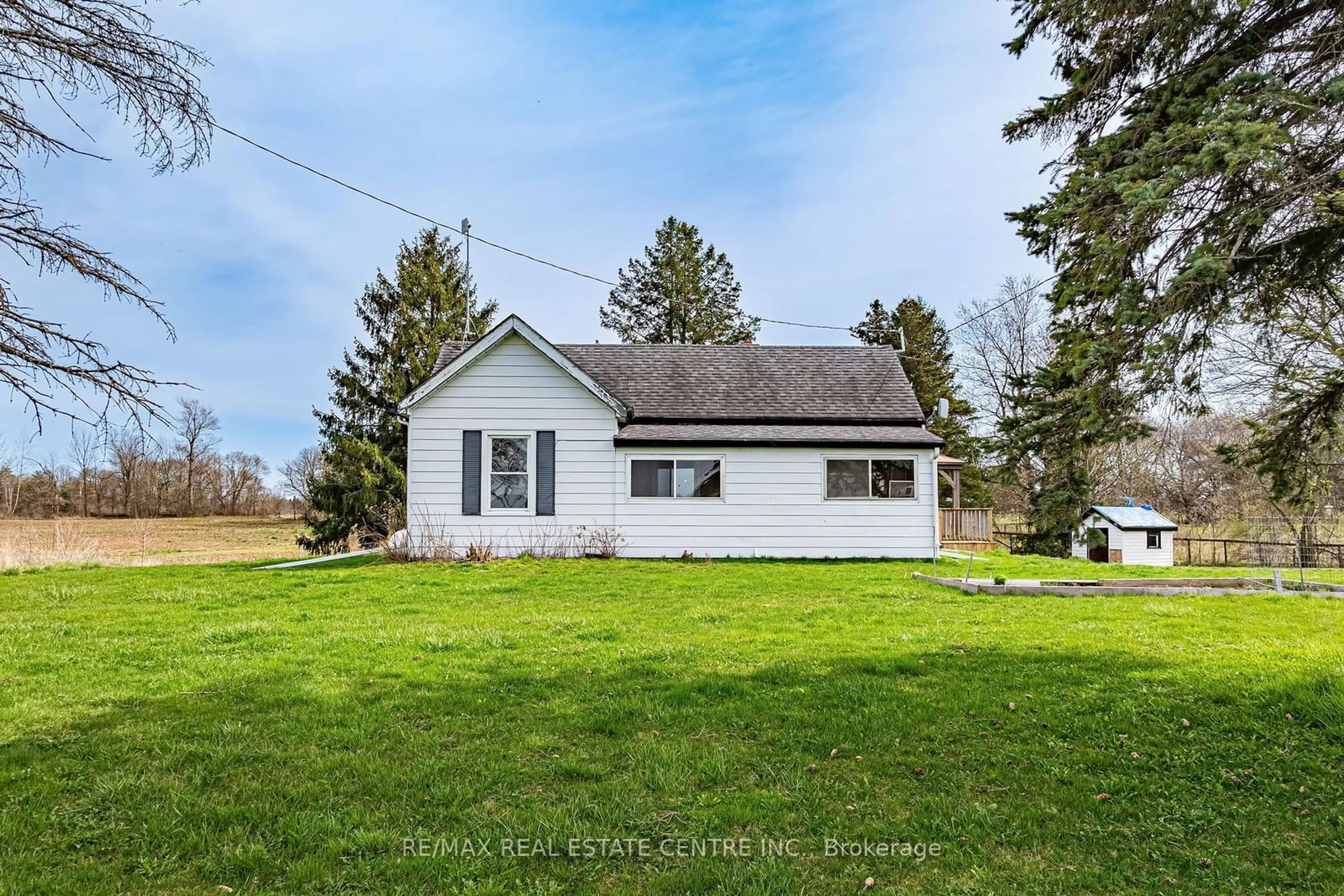 Frontside or backside of a home for 25 Old Greenfield Rd, Brant Ontario N3T 5L6