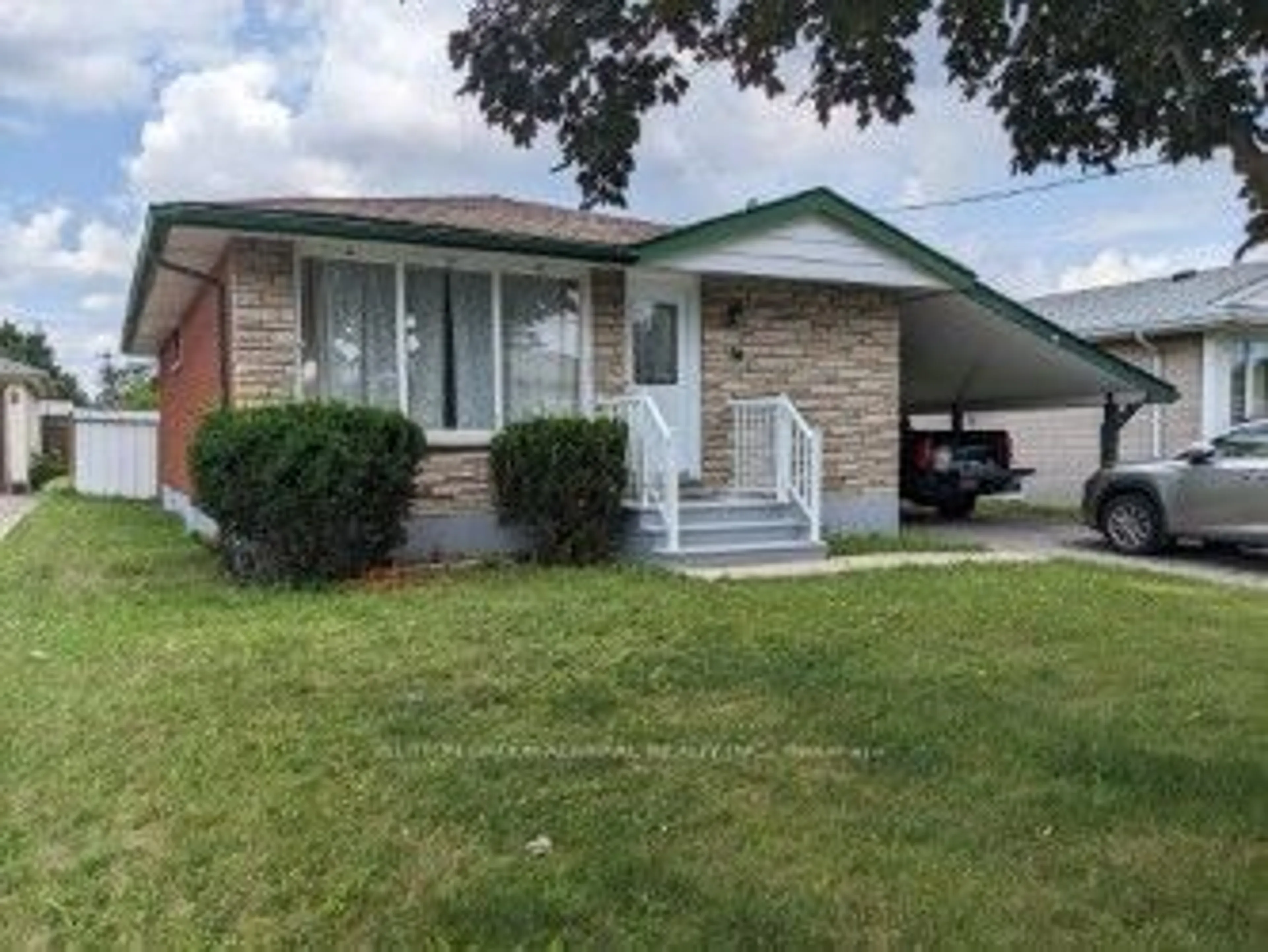 Frontside or backside of a home for 84 Lilacside Dr, Hamilton Ontario L8V 2L7