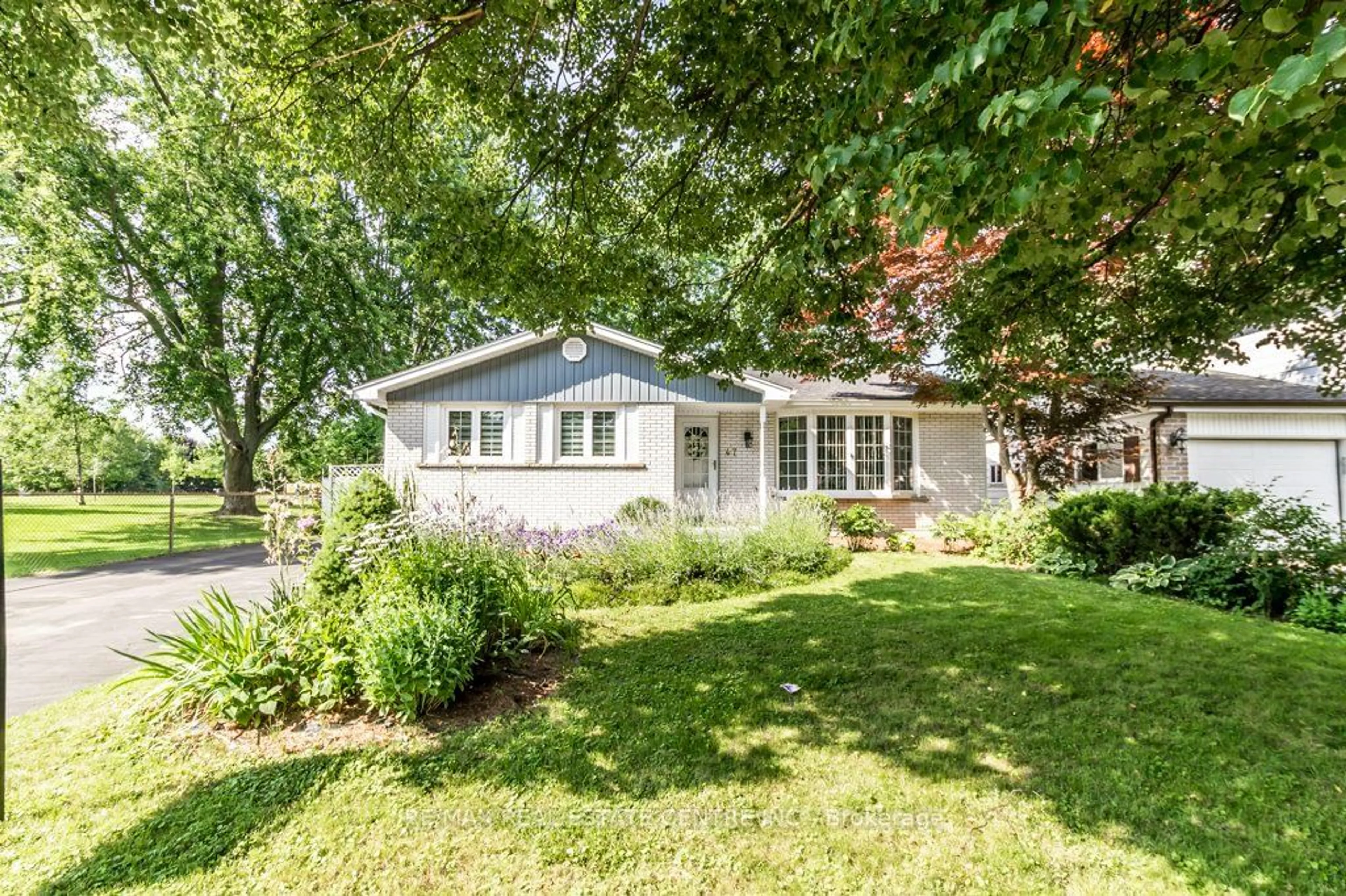 Frontside or backside of a home for 47 Winding Way, Brantford Ontario N3R 3S4