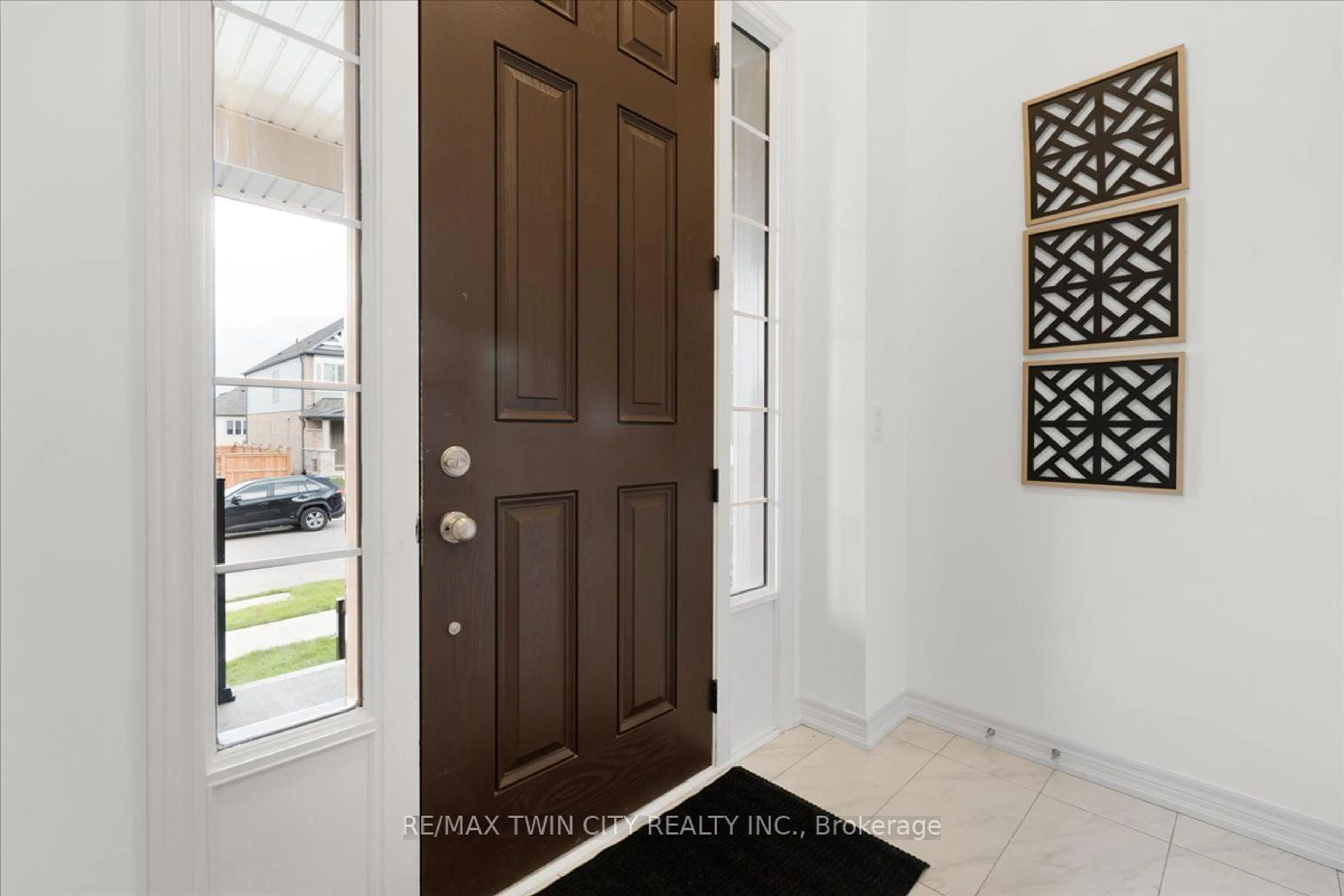 Indoor entryway for 66 Grassbourne Ave, Kitchener Ontario N2R 0S5