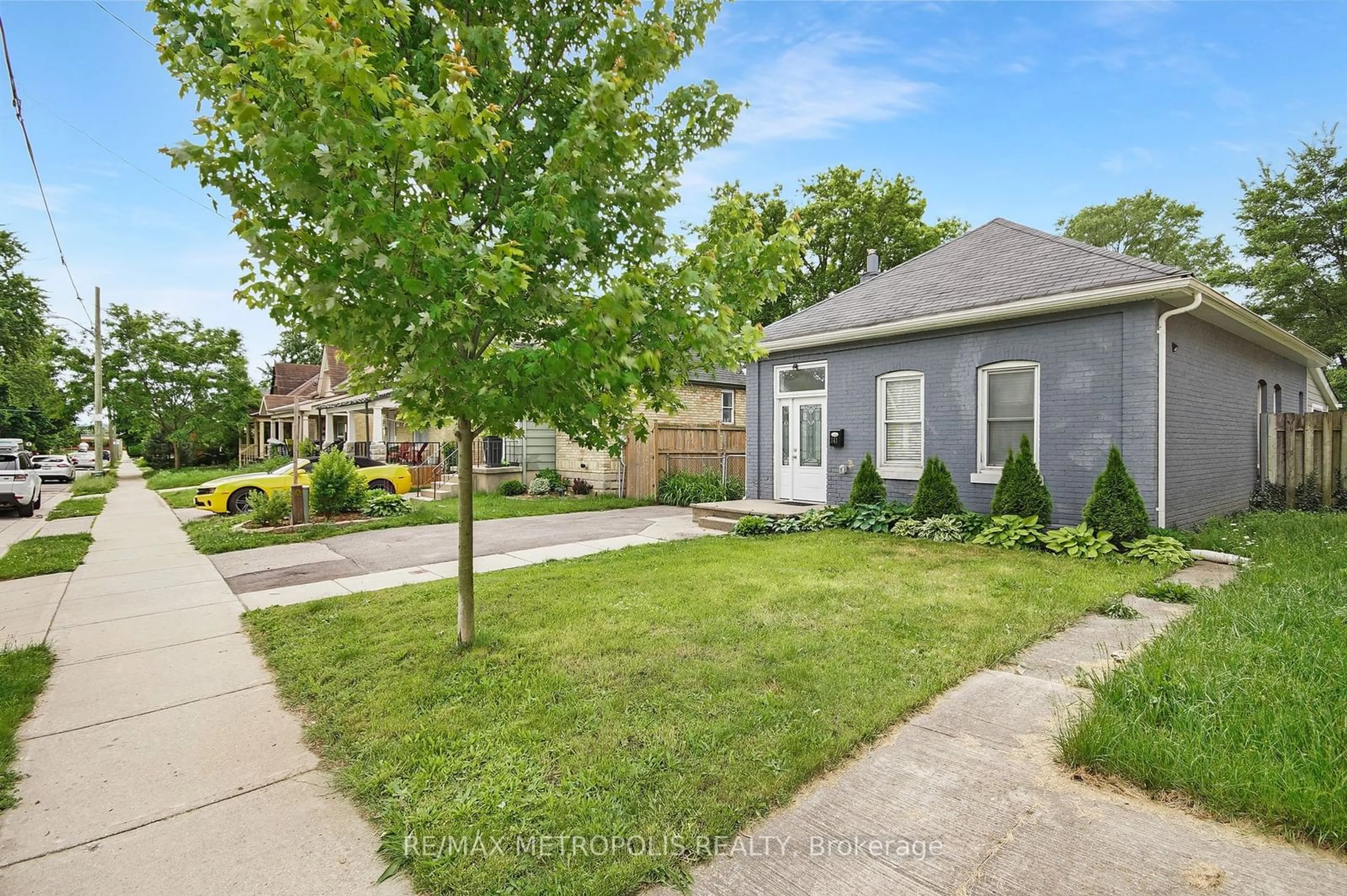 Frontside or backside of a home for 141 Dreaney Ave, London Ontario N5Z 1W9