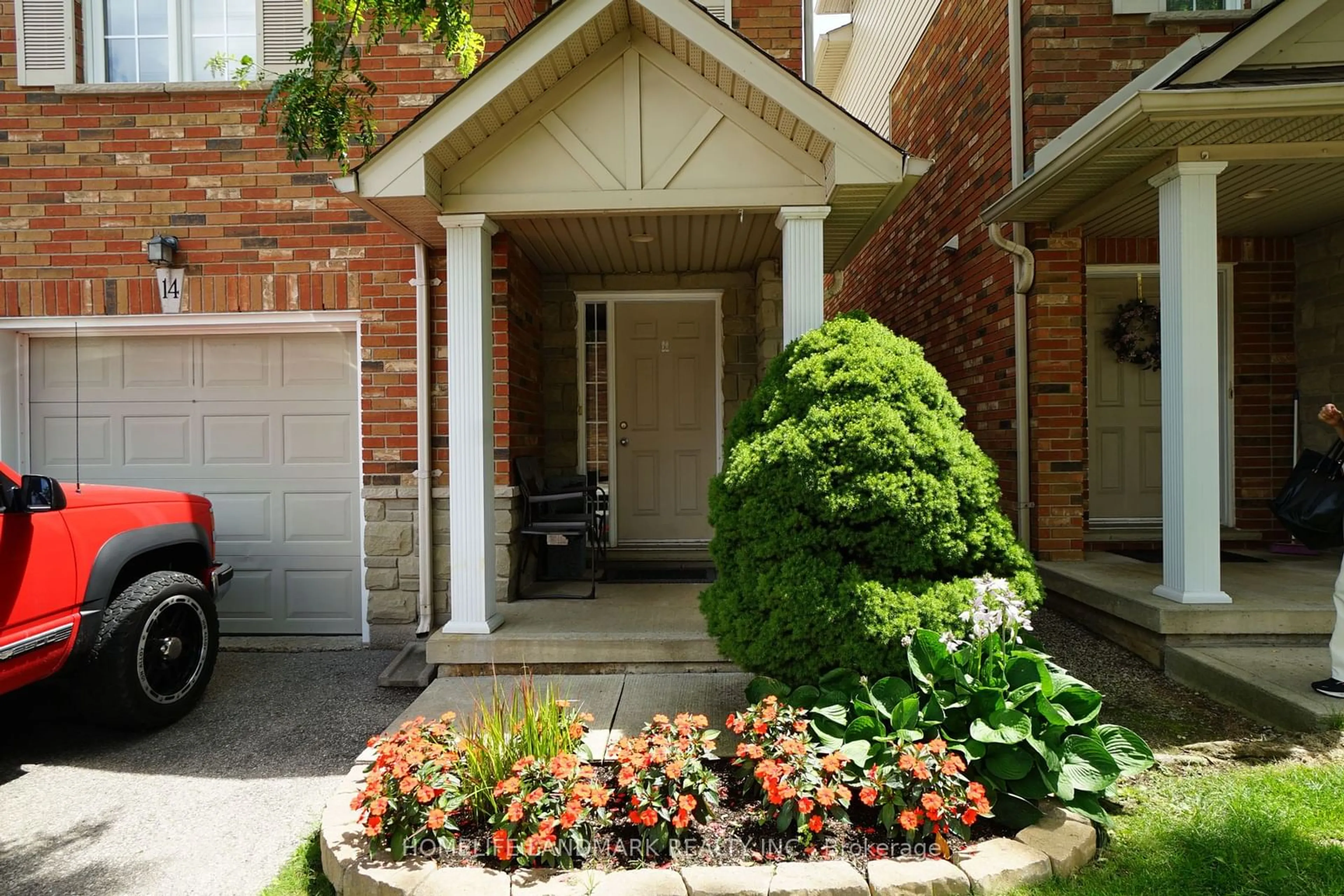 A pic from exterior of the house or condo for 876 Golf Links Rd #14, Hamilton Ontario L9K 1M7