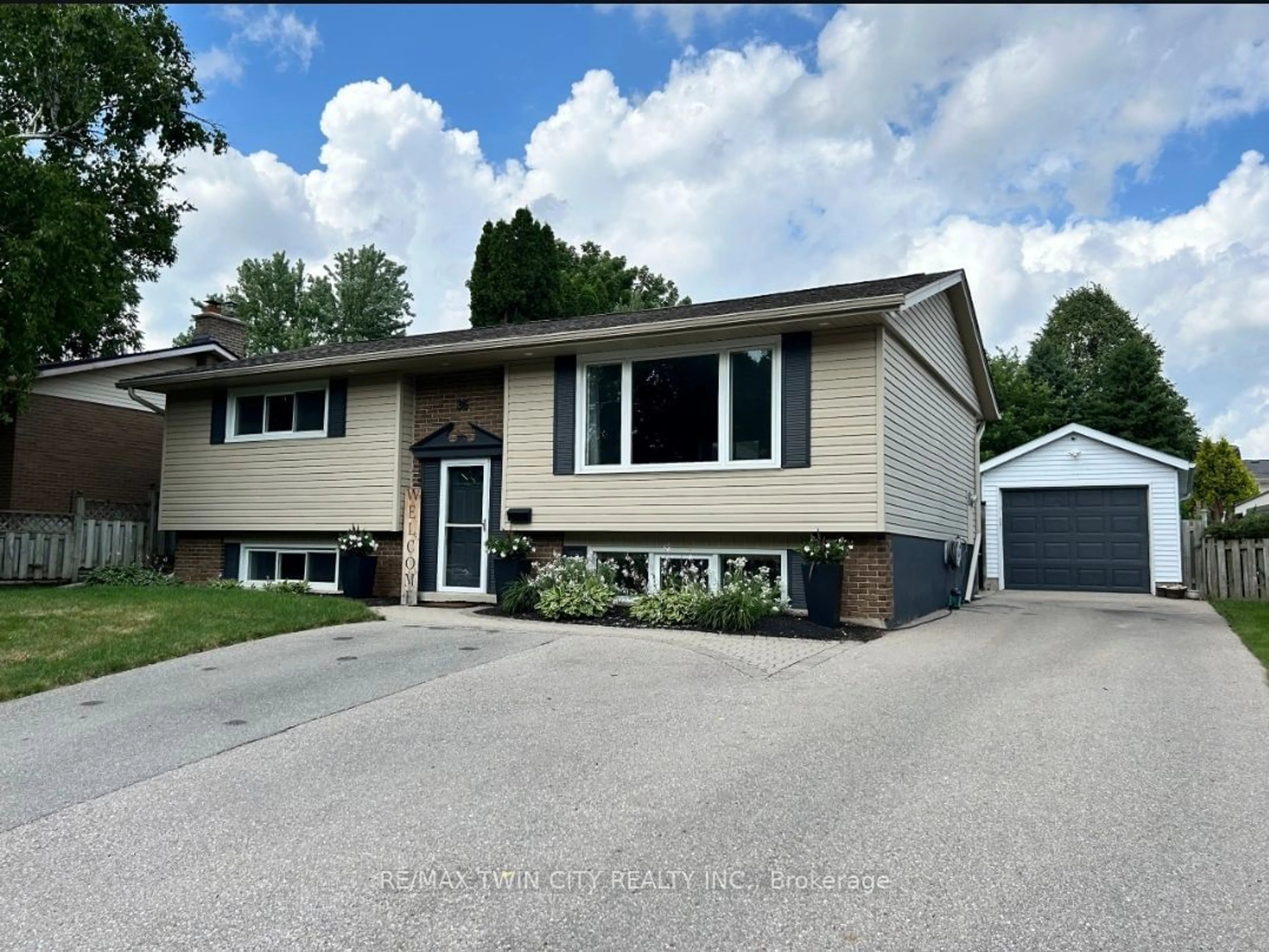 Frontside or backside of a home for 36 Howland Dr, Kitchener Ontario N2E 1G3