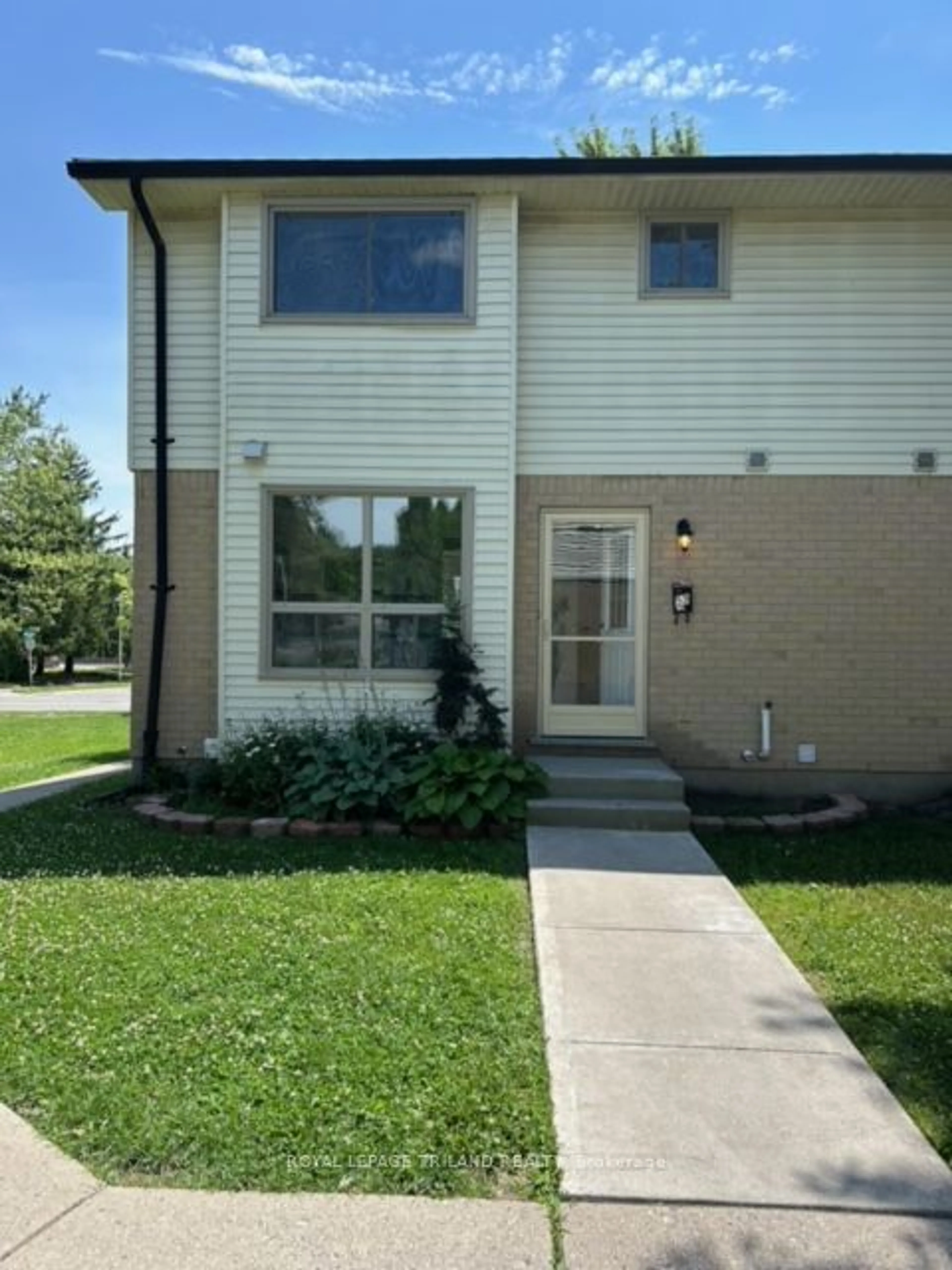 A pic from exterior of the house or condo for 135 Belmont Dr #53, London Ontario N6J 4J3