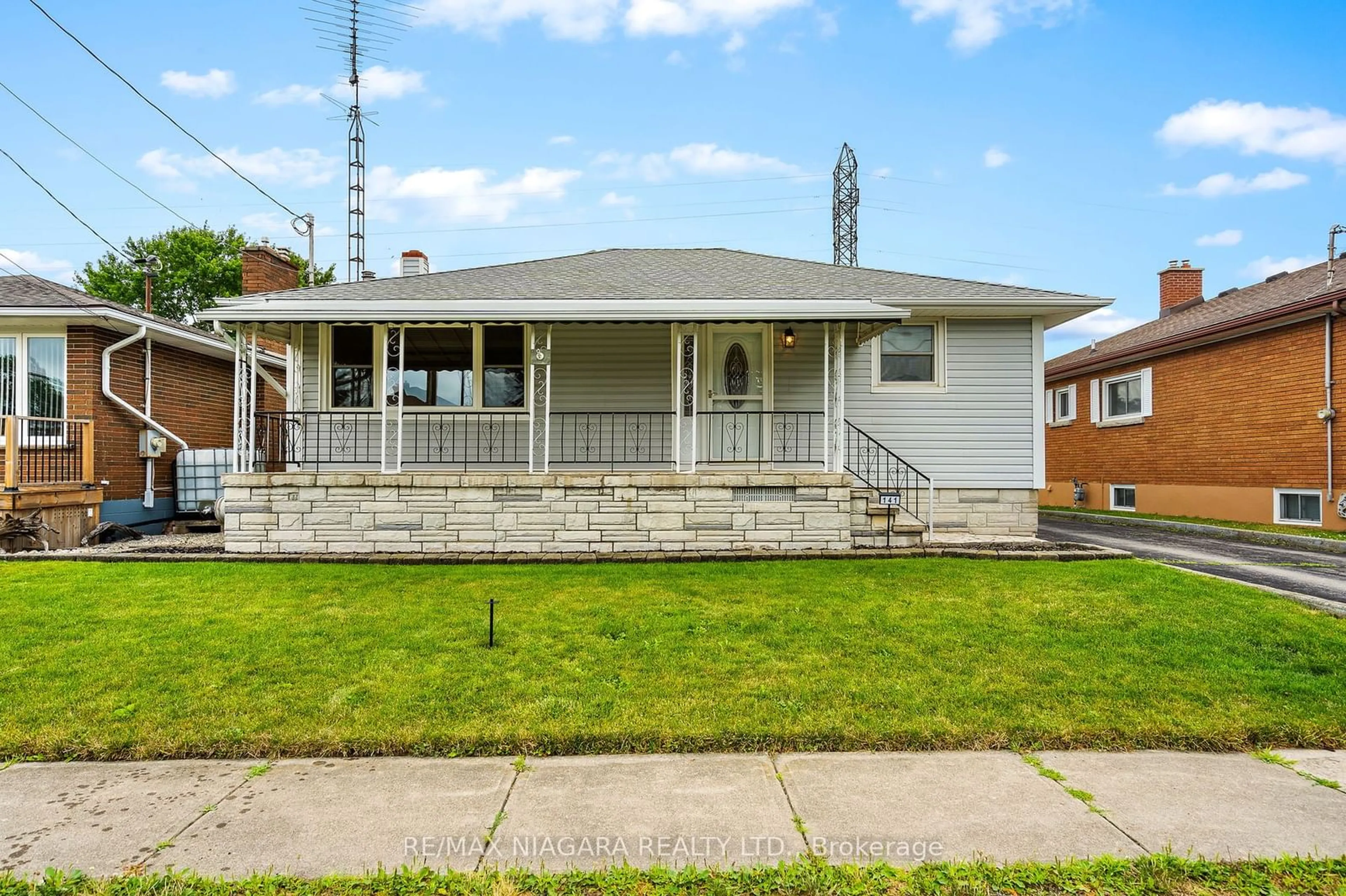 Frontside or backside of a home for 141 Mercury Ave, Port Colborne Ontario L3K 2C8