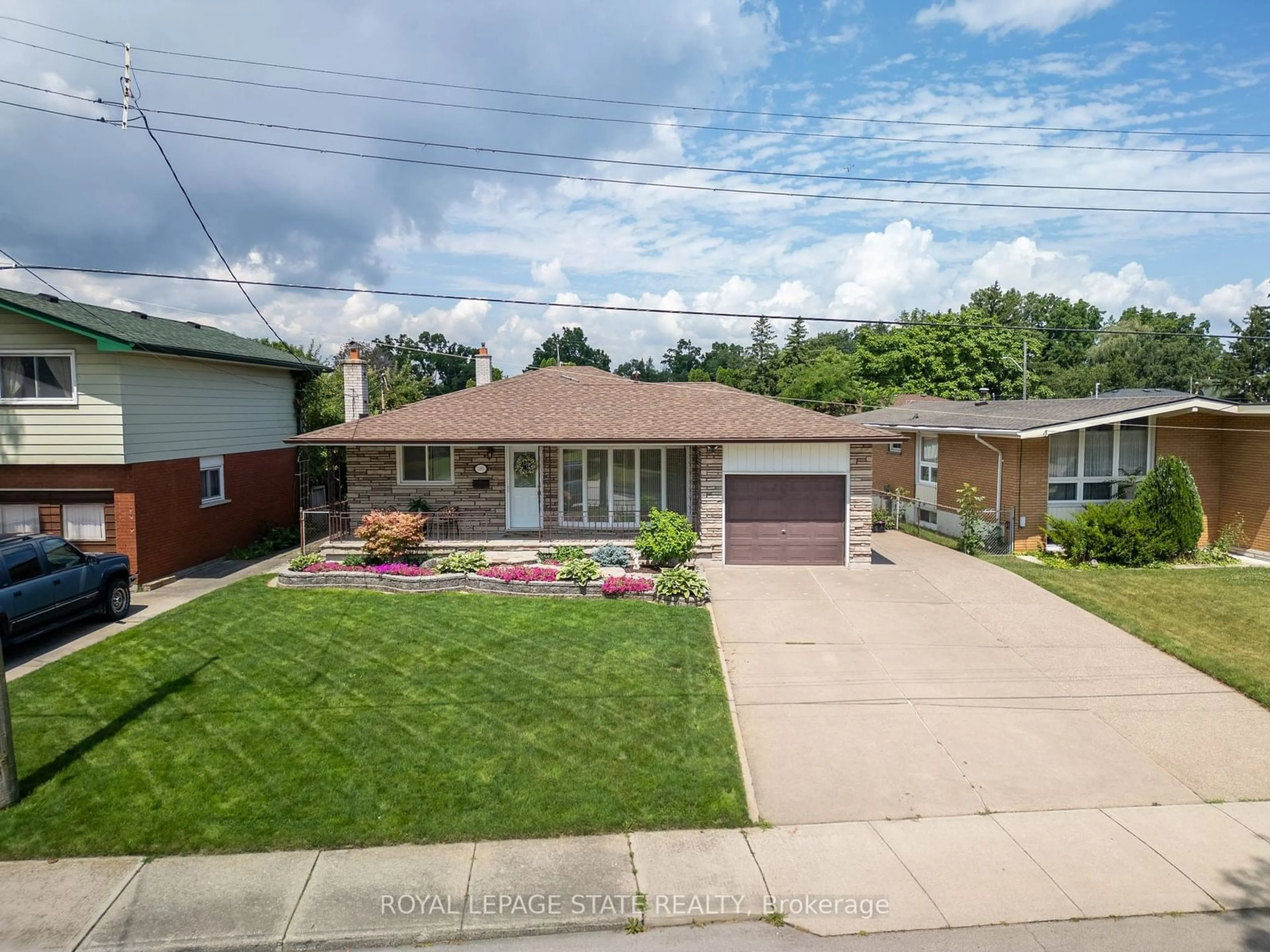 Frontside or backside of a home for 185 Nugent Dr, Hamilton Ontario L8H 2N5