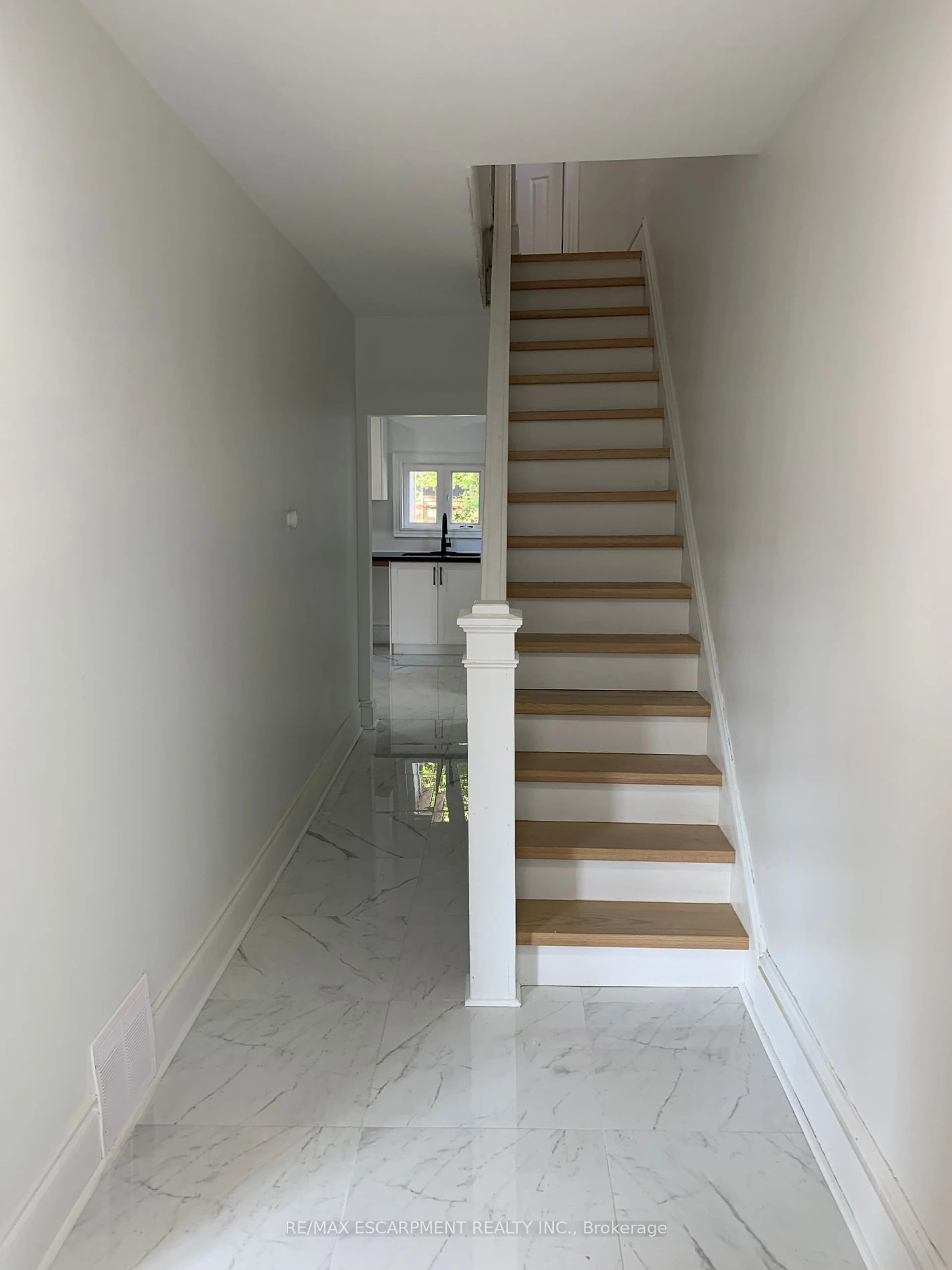 Stairs for 8 Huron St, Hamilton Ontario L8L 2S2