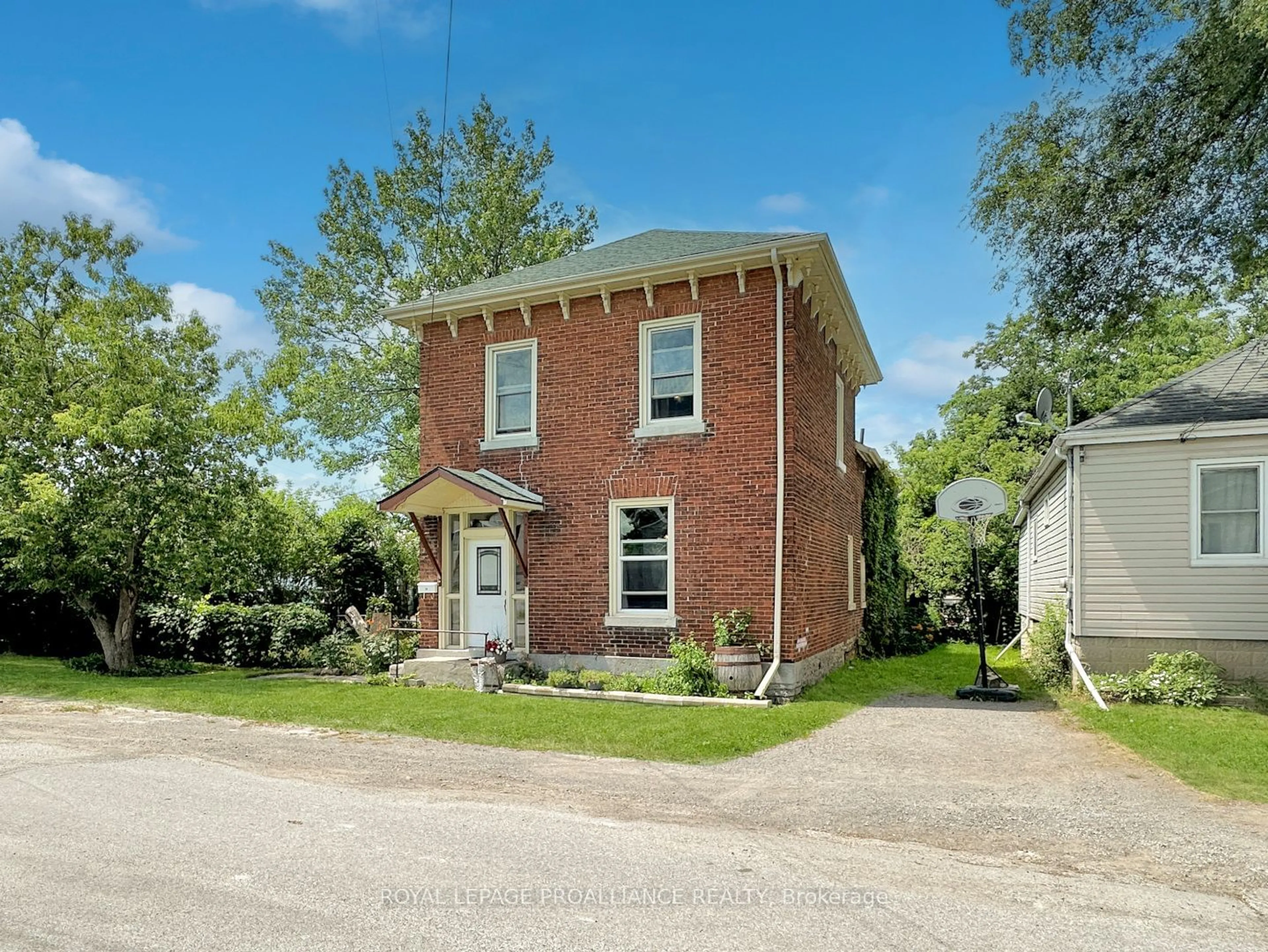 Home with brick exterior material for 36 Oak St, Belleville Ontario K8N 3S8