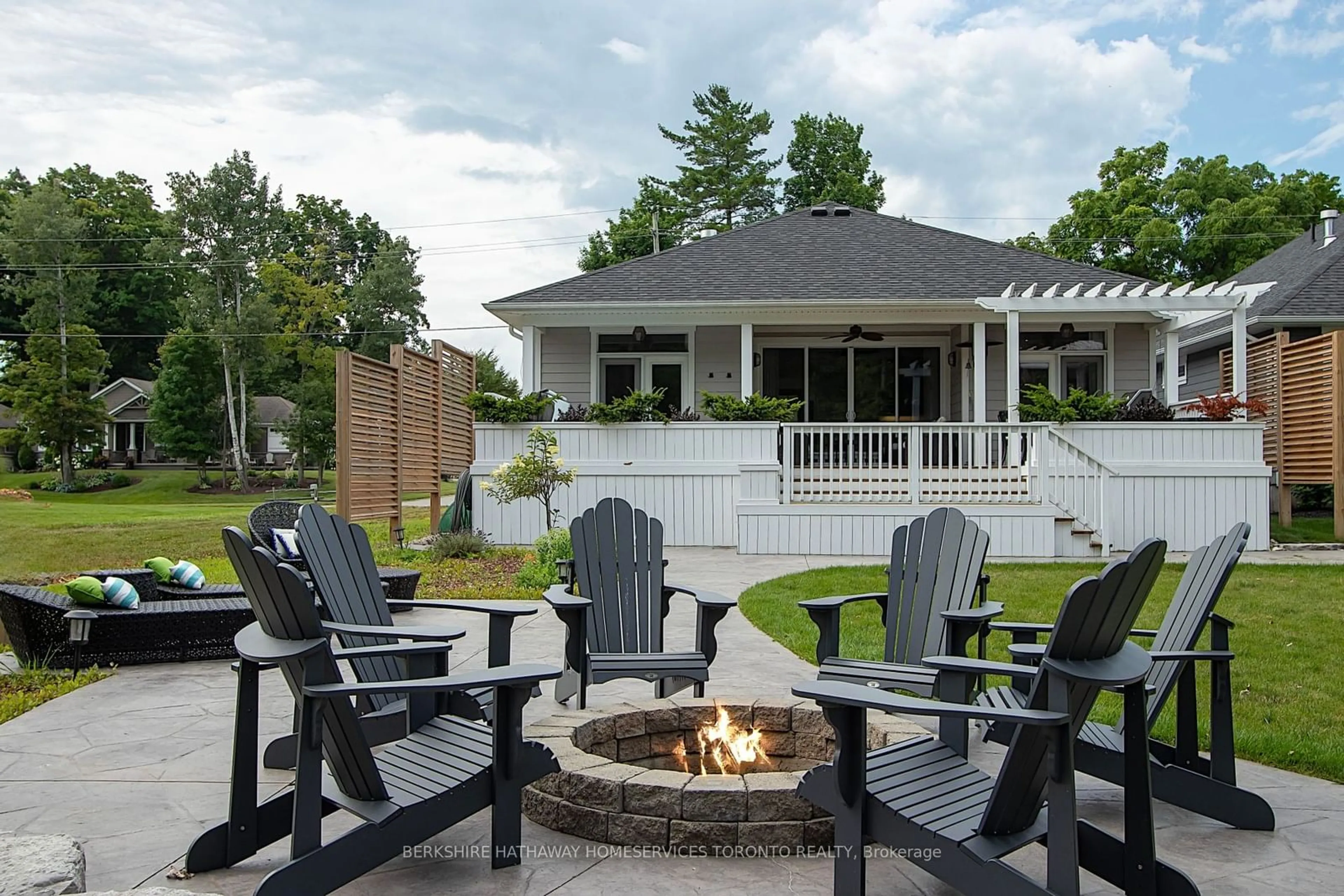 Patio for 89 Gill Rd, Lambton Shores Ontario N0M 1T0