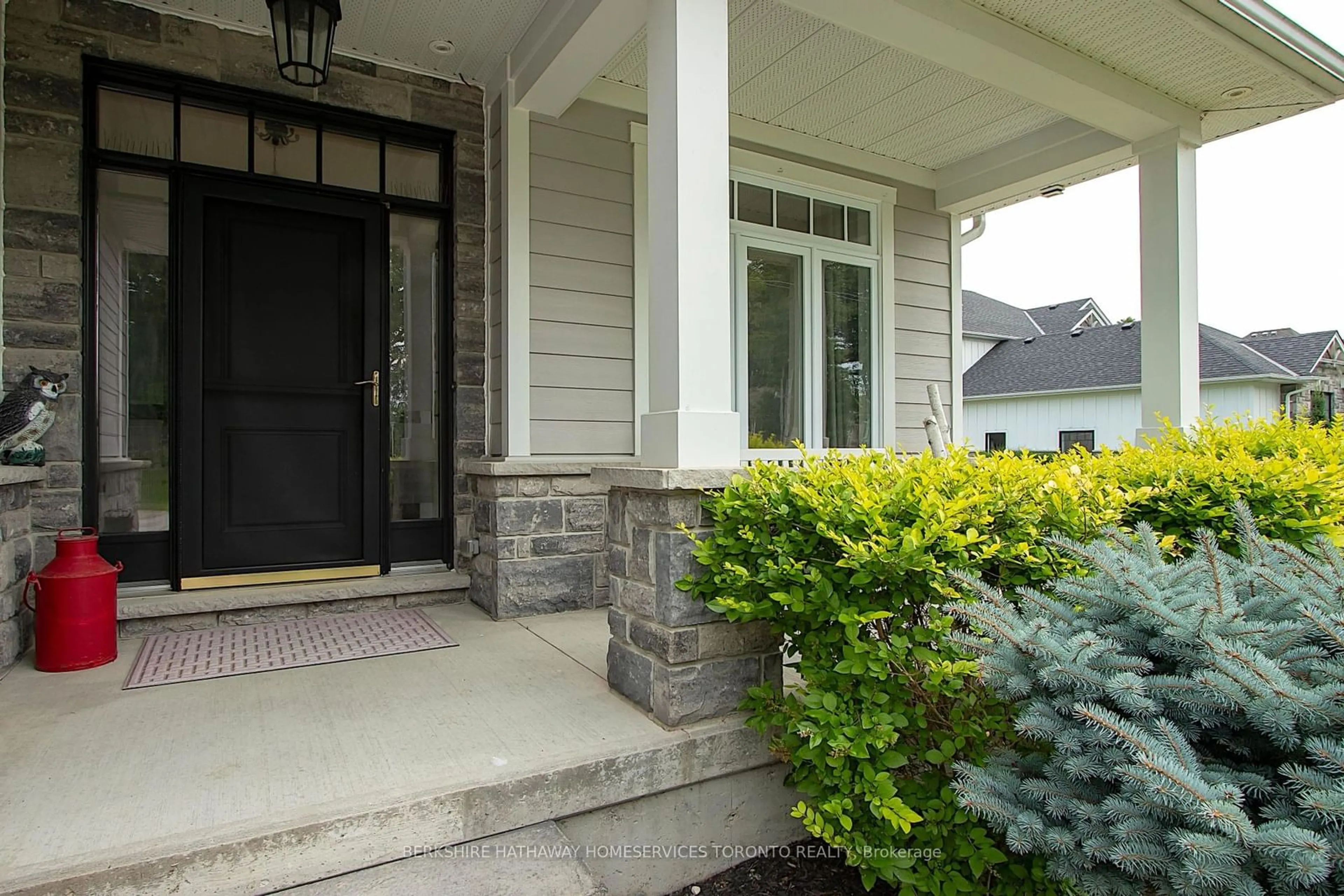 Indoor entryway for 89 Gill Rd, Lambton Shores Ontario N0M 1T0