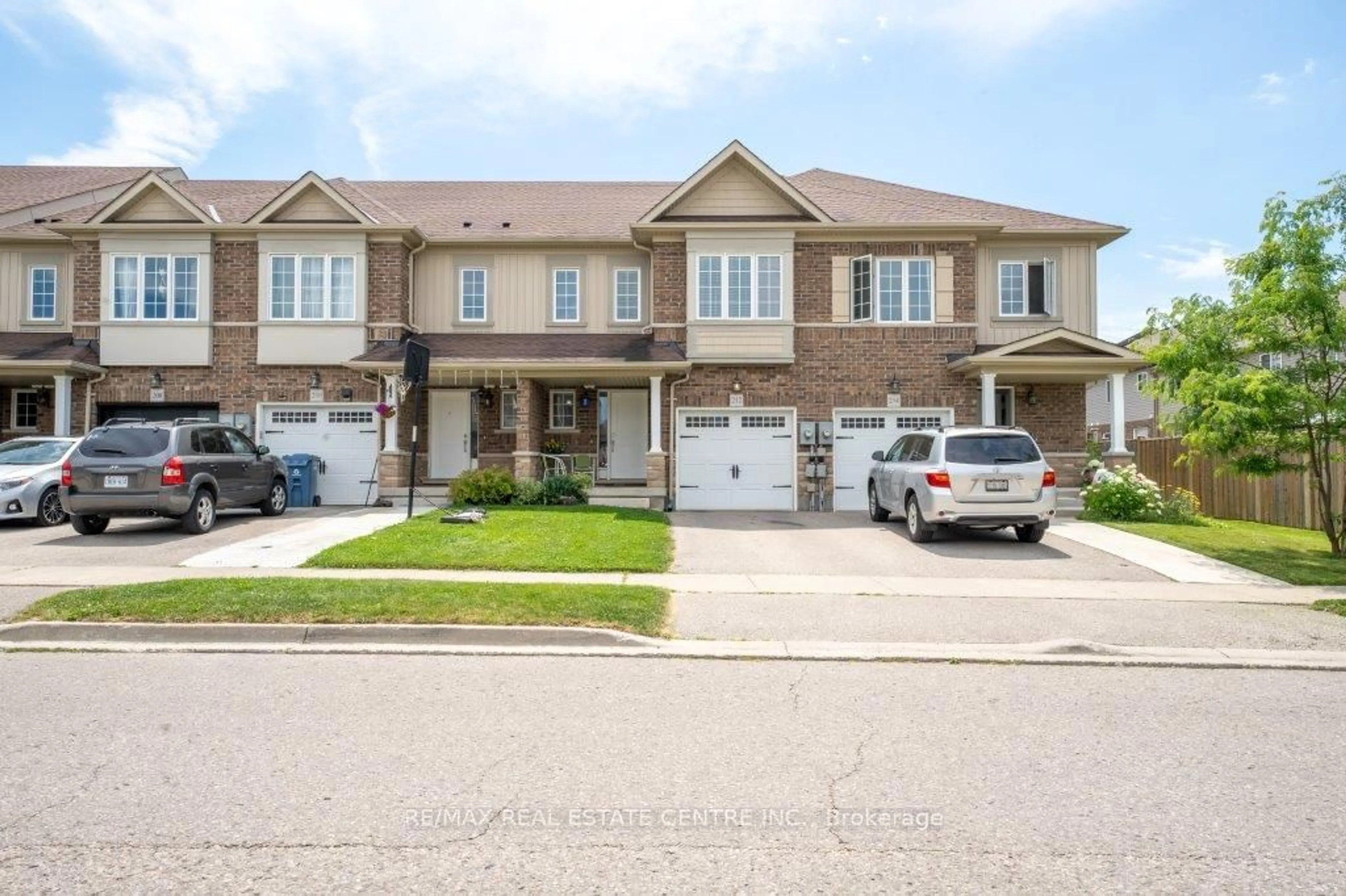 A pic from exterior of the house or condo for 212 Summit Ridge Dr, Guelph Ontario N1E 0L7