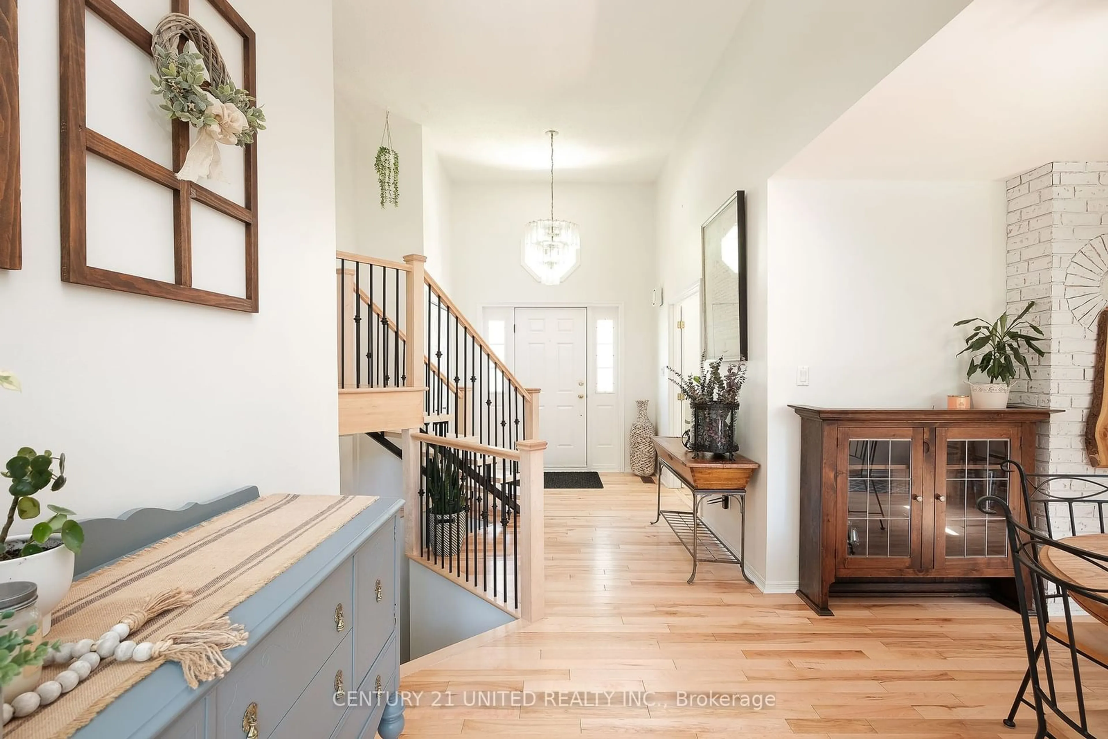 Indoor entryway for 2910 Antelope Tr, Smith-Ennismore-Lakefield Ontario K0L 2H0