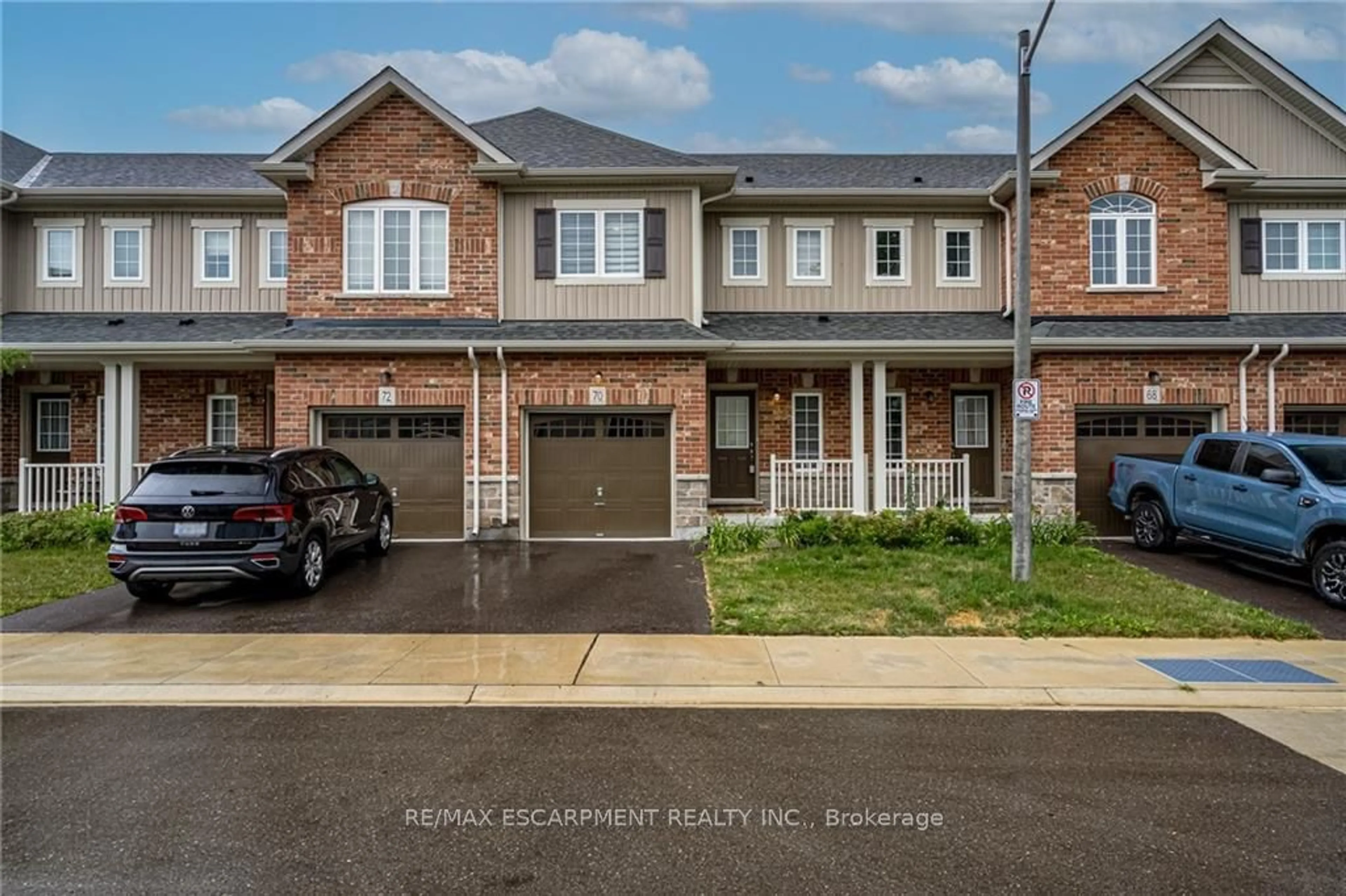 A pic from exterior of the house or condo for 70 Dewberry Dr, Kitchener Ontario N2B 2G9