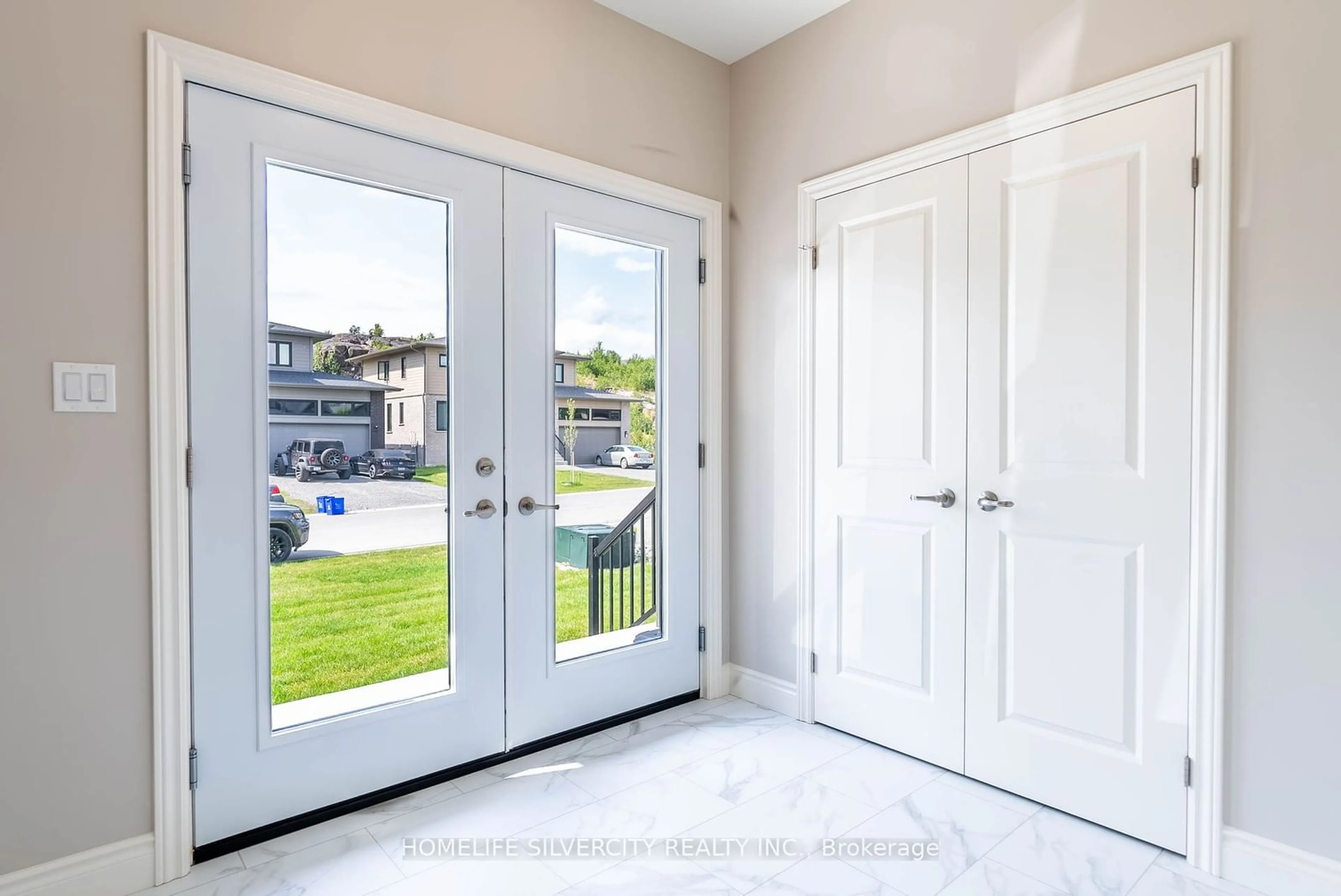 Indoor entryway for 527 Bonaventure Crt, Sudbury Remote Area Ontario P3A 0B4