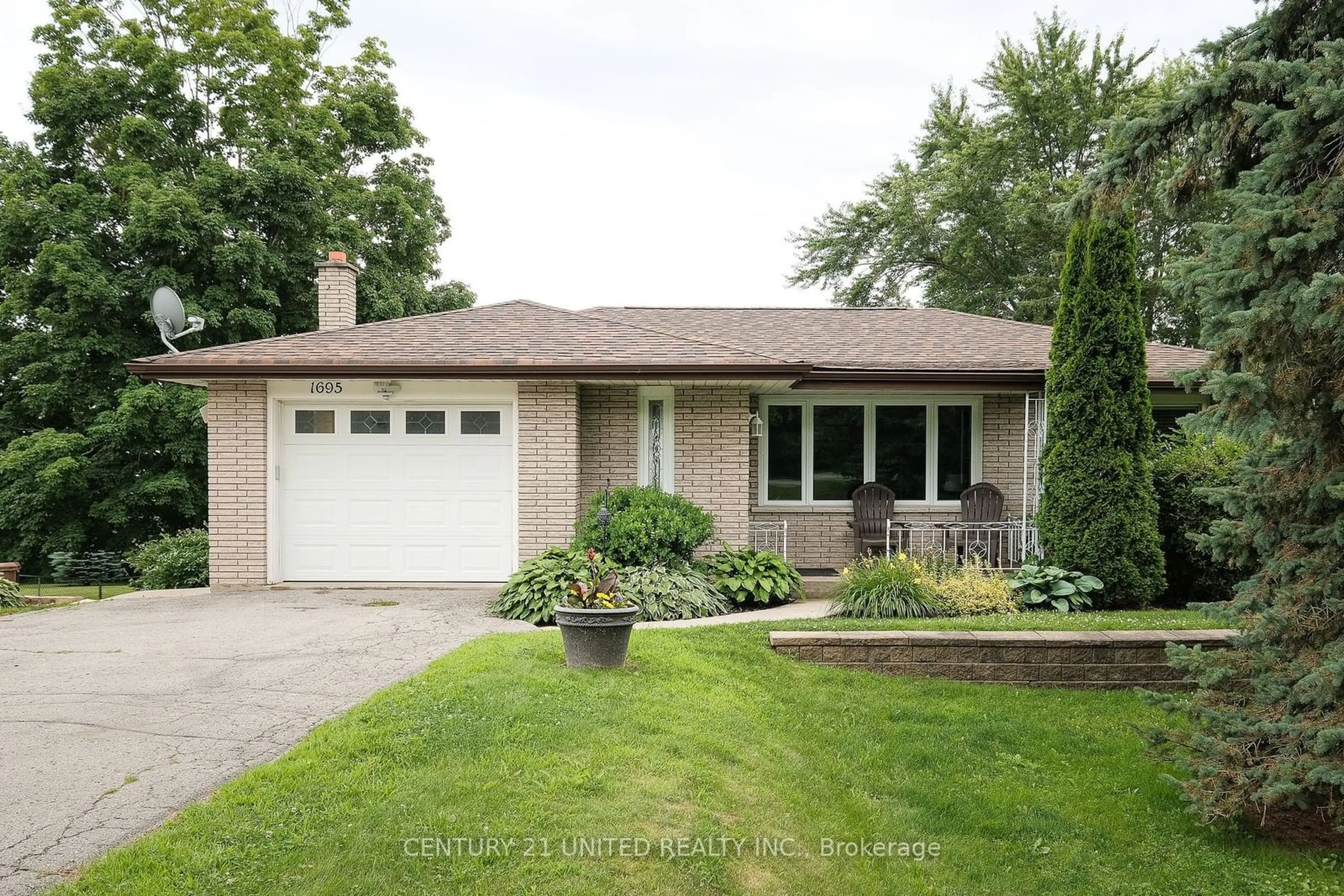 Home with brick exterior material for 1695 Whittington Dr, Peterborough Ontario K9J 6X6