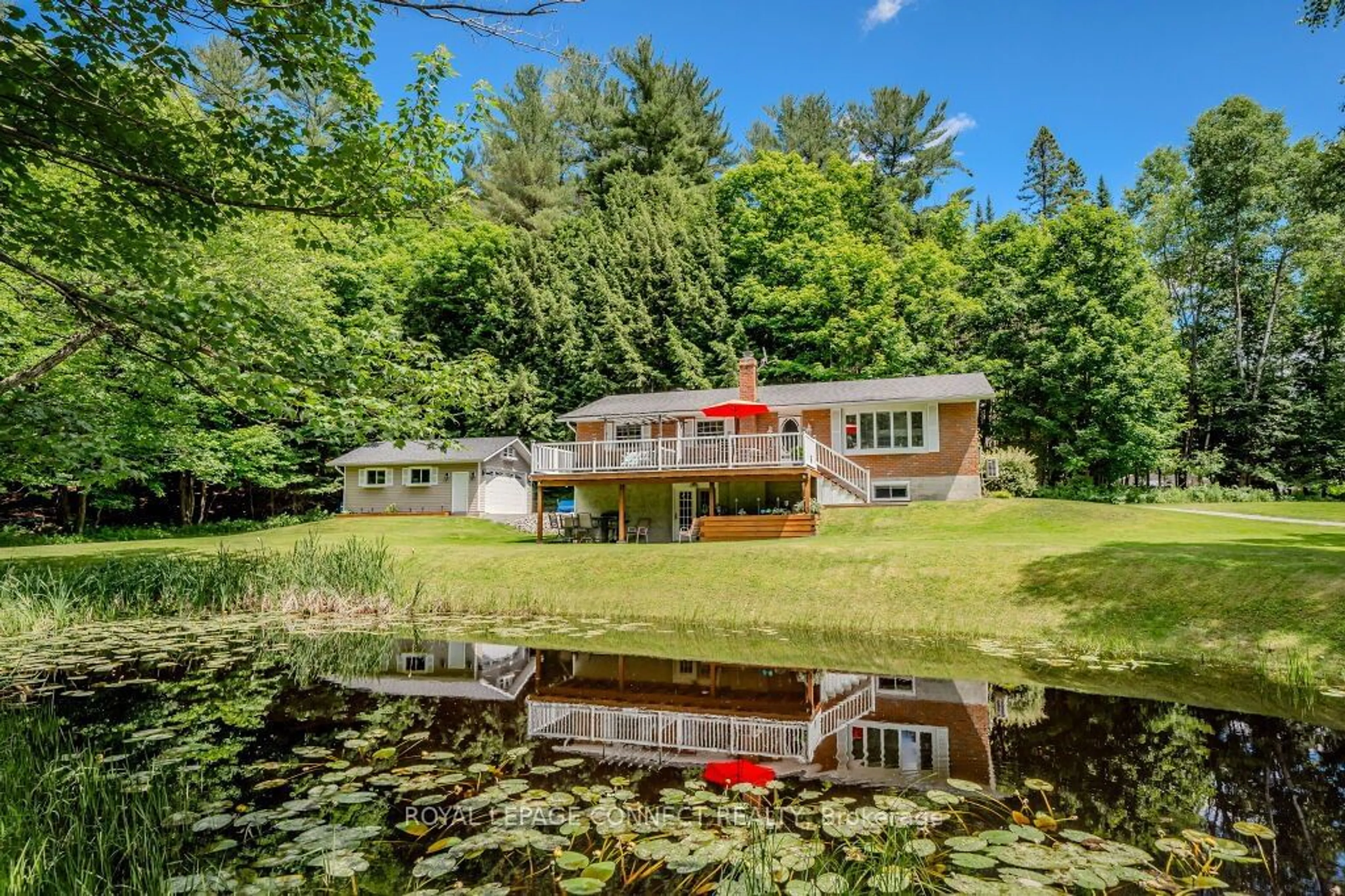 Cottage for 29 Beaver Meadow Rd, Huntsville Ontario P0B 1L0
