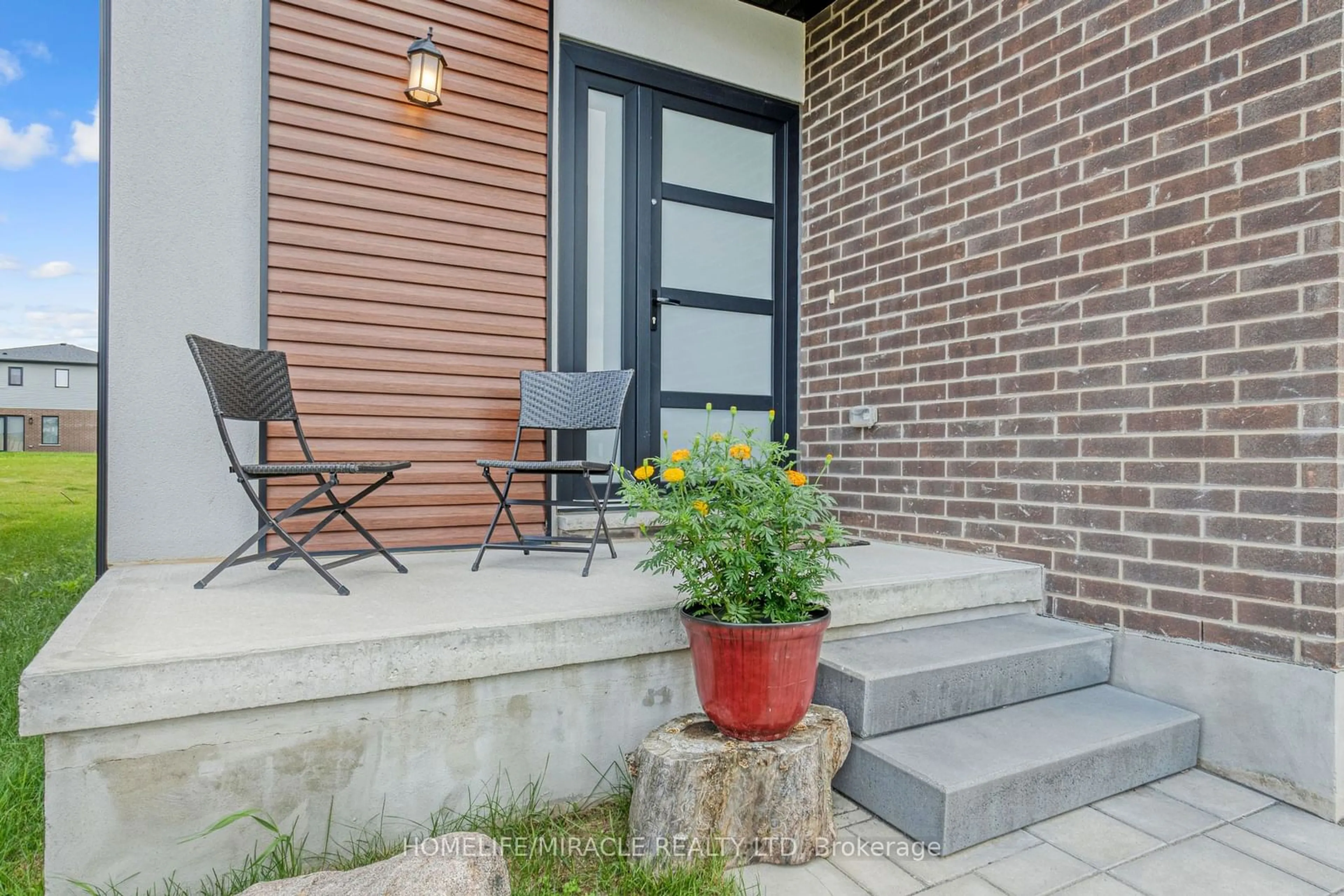 Home with brick exterior material for 32 Kaiser Lane, Middlesex Centre Ontario N0L 1R0