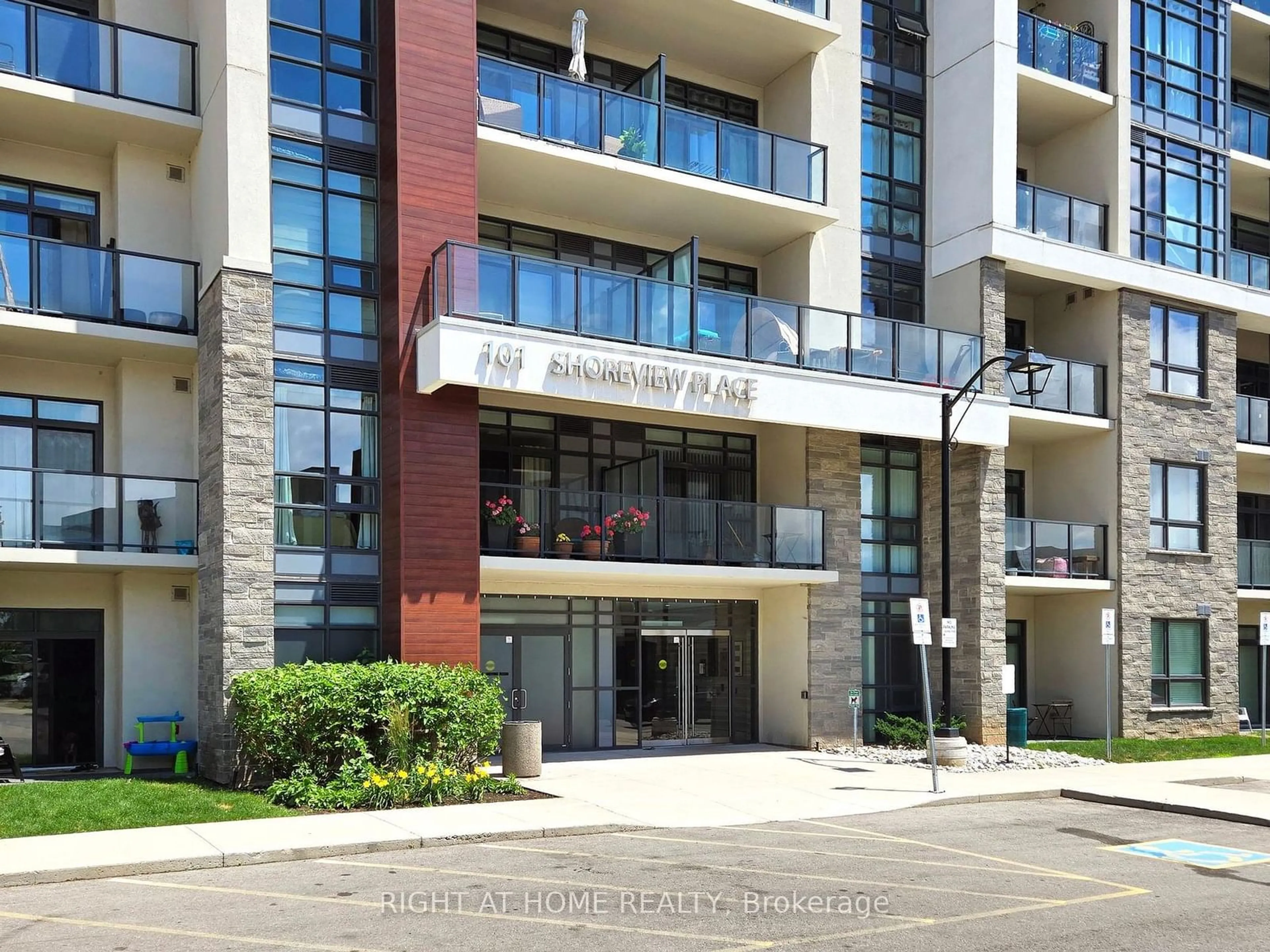 A pic from exterior of the house or condo, the front or back of building for 101 Shoreview Pl #111, Hamilton Ontario L8E 0K3