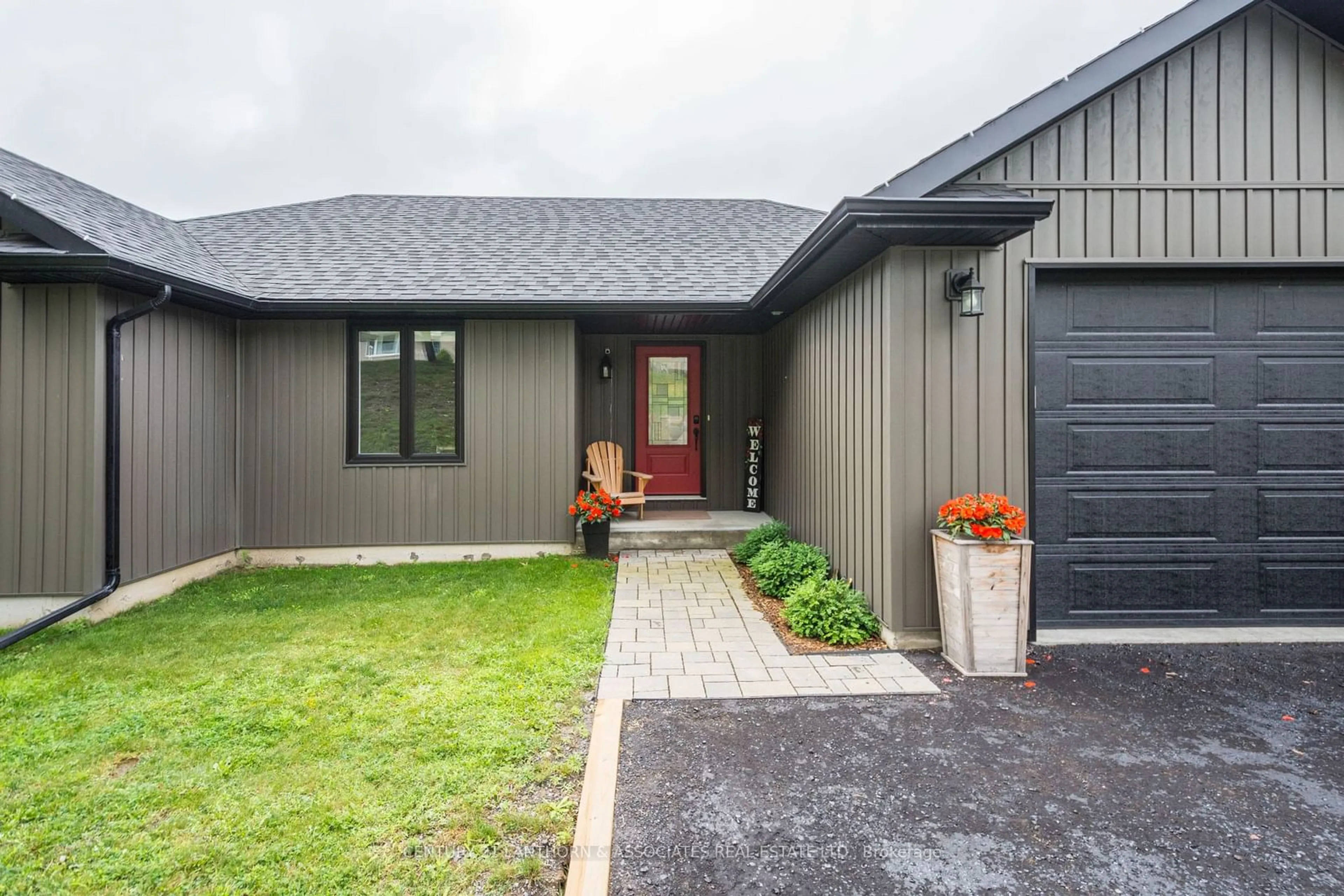 Frontside or backside of a home for 1053 Smith St, Quinte West Ontario K0K 1H0