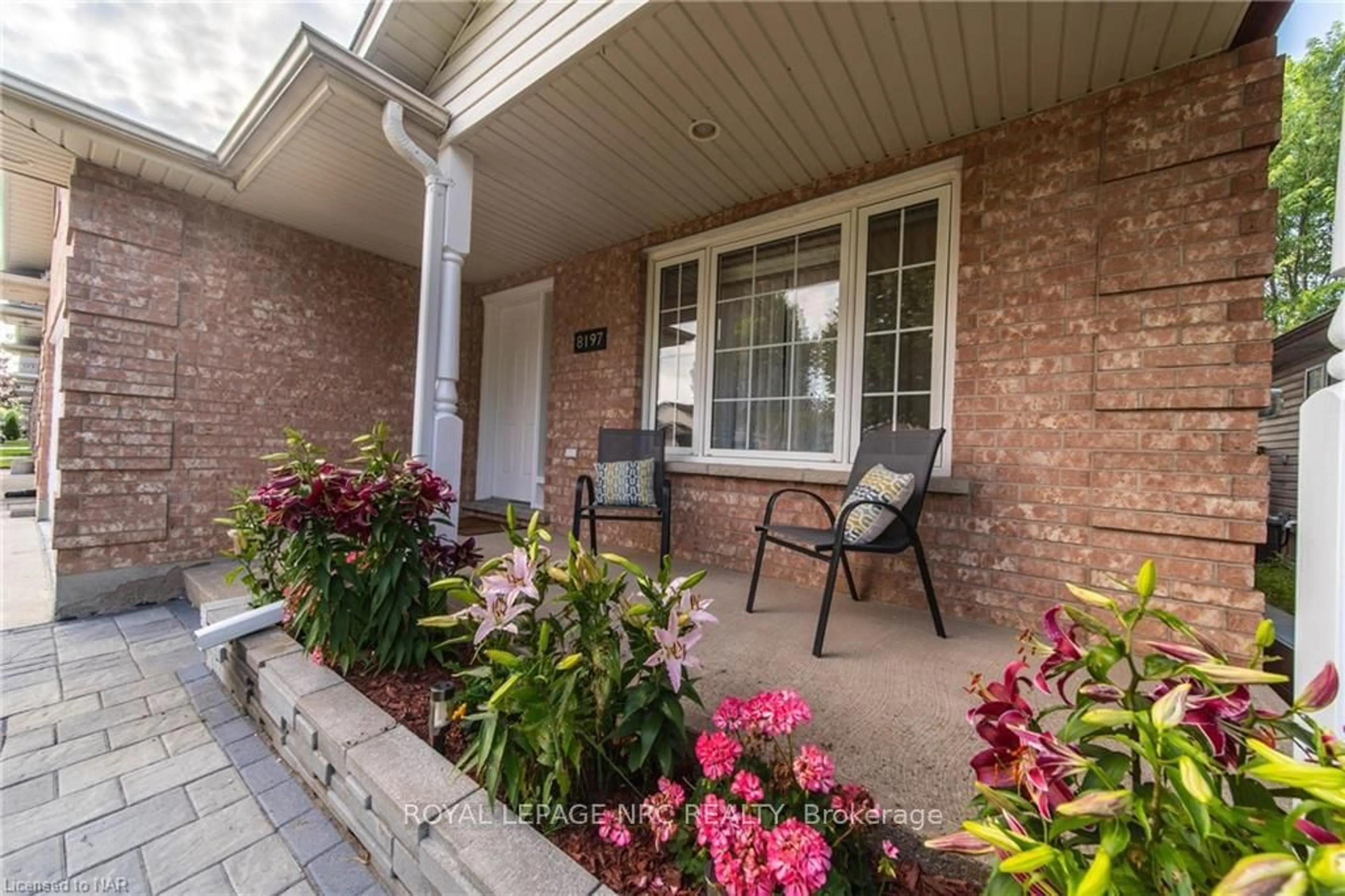 Patio for 8197 Harvest Cres, Niagara Falls Ontario L2H 3G4