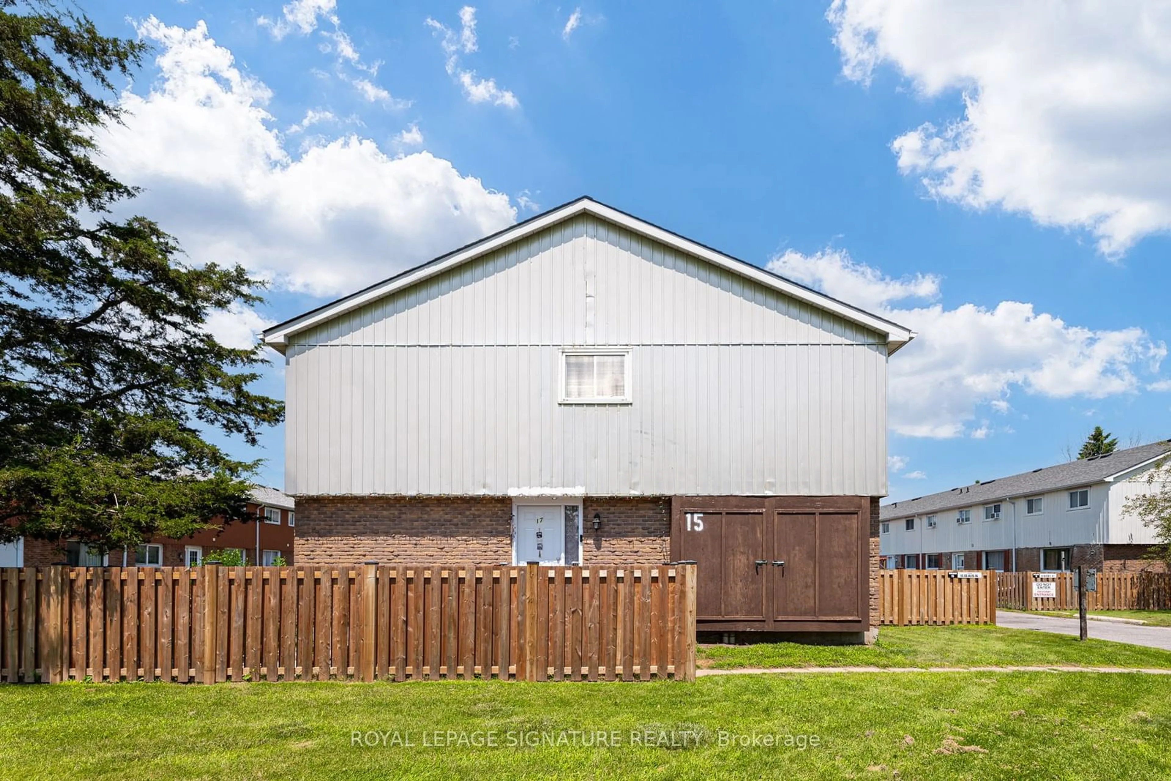 Fenced yard for 15 Tracey Park Dr #17, Belleville Ontario K8P 4R4