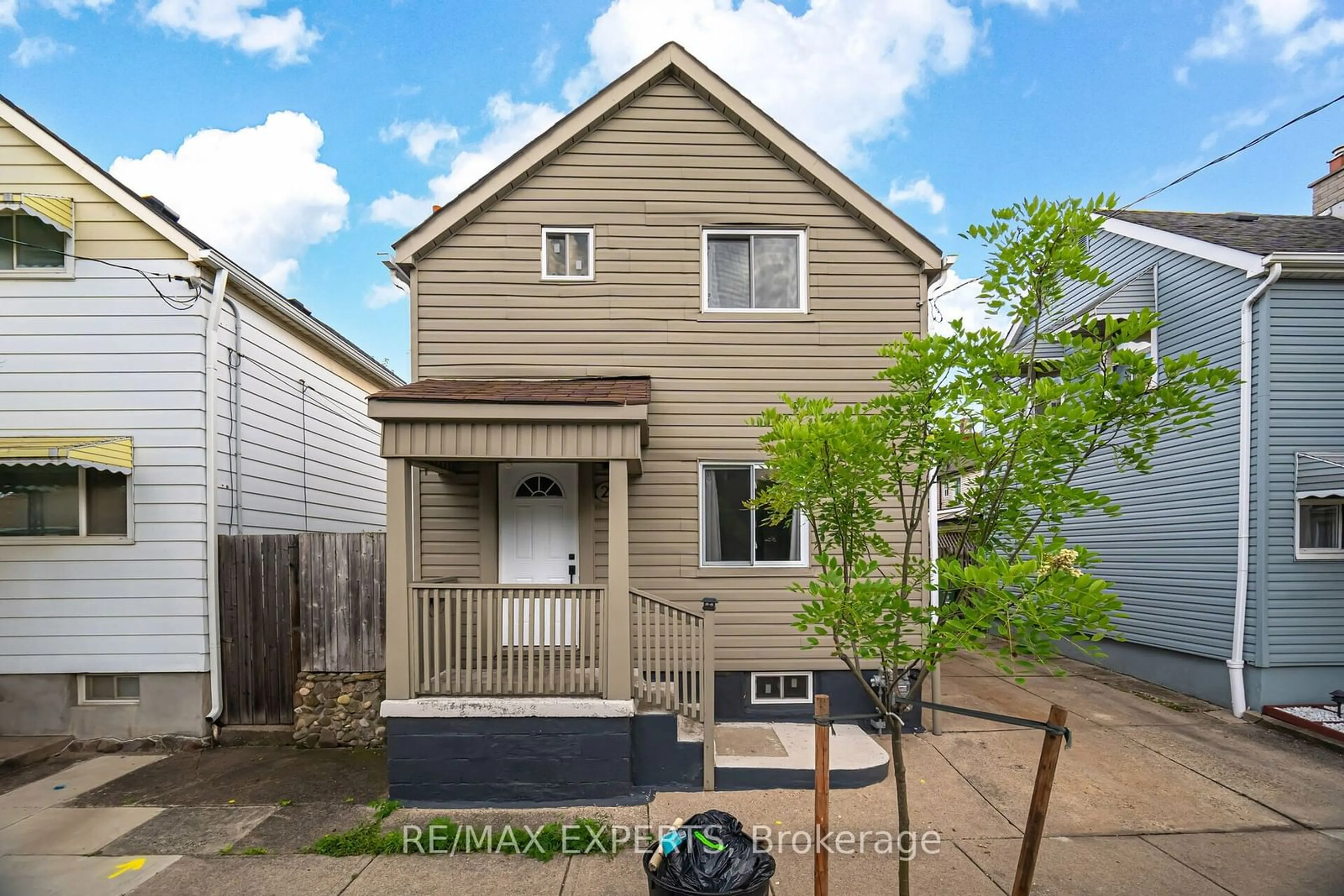 Frontside or backside of a home for 20 East Bend Ave, Hamilton Ontario L8L 7E2