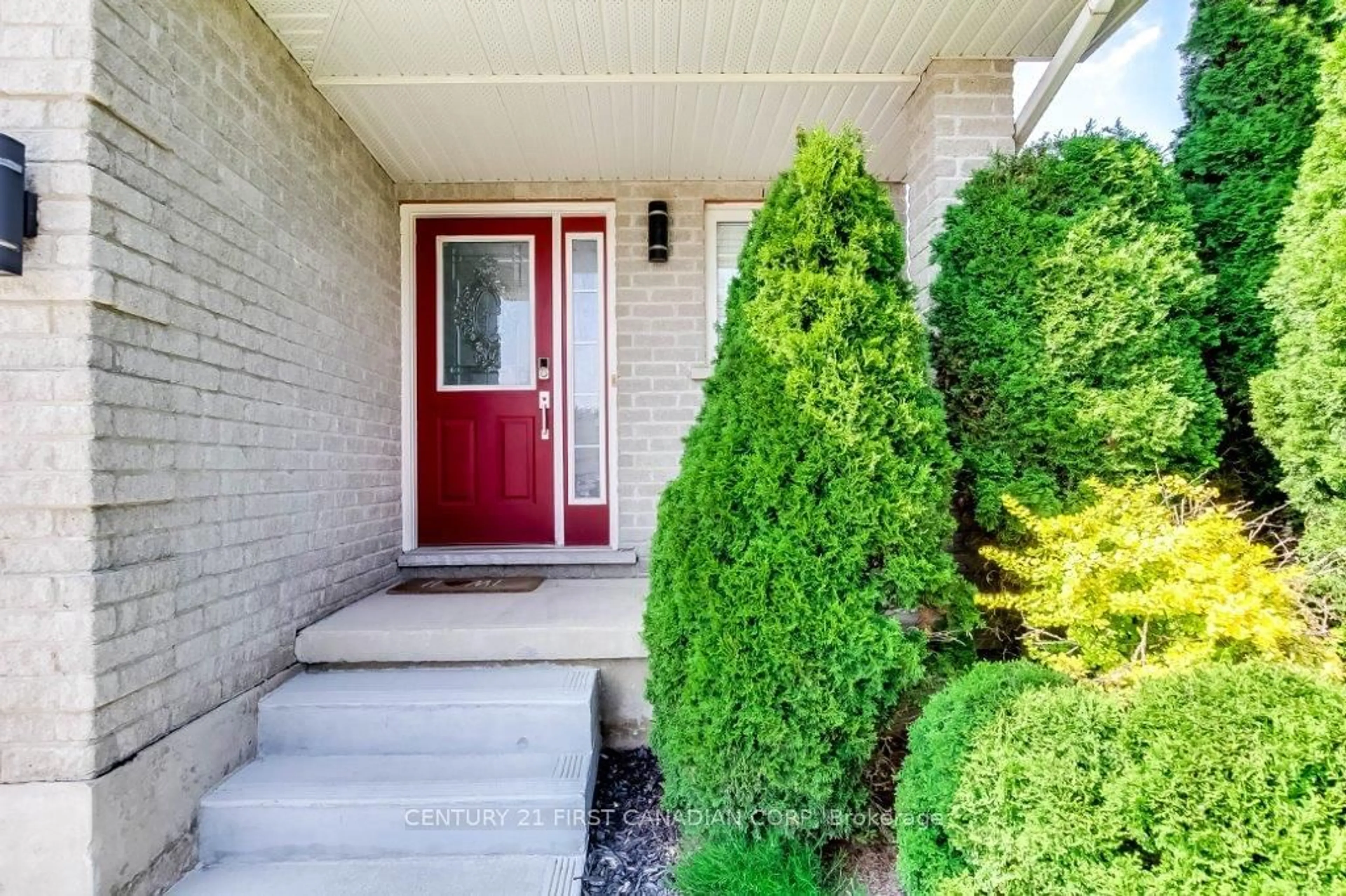 Indoor entryway for 1876 Coronation Dr, London Ontario N6G 0A5