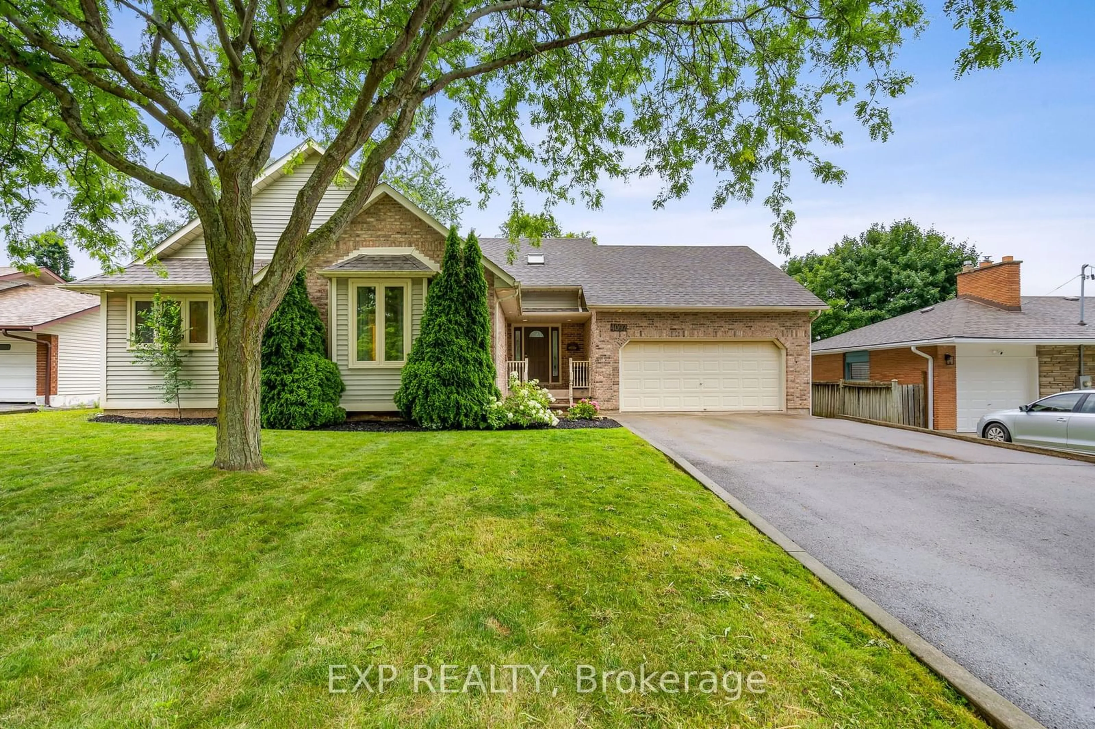 Frontside or backside of a home for 4092 Barry Dr, Lincoln Ontario L0R 1B7