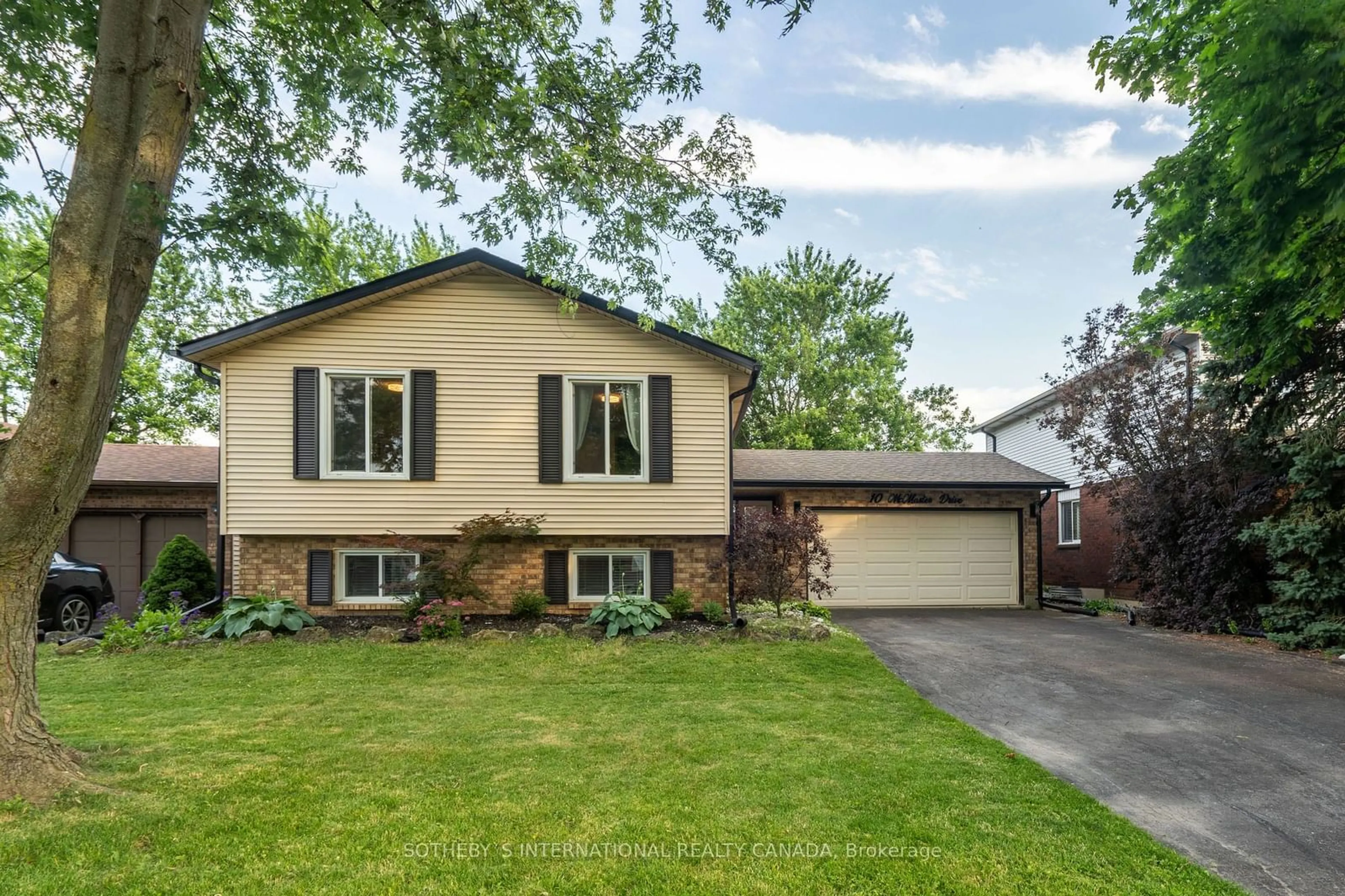 Frontside or backside of a home for 10 McMaster Dr, Haldimand Ontario N3W 1G9