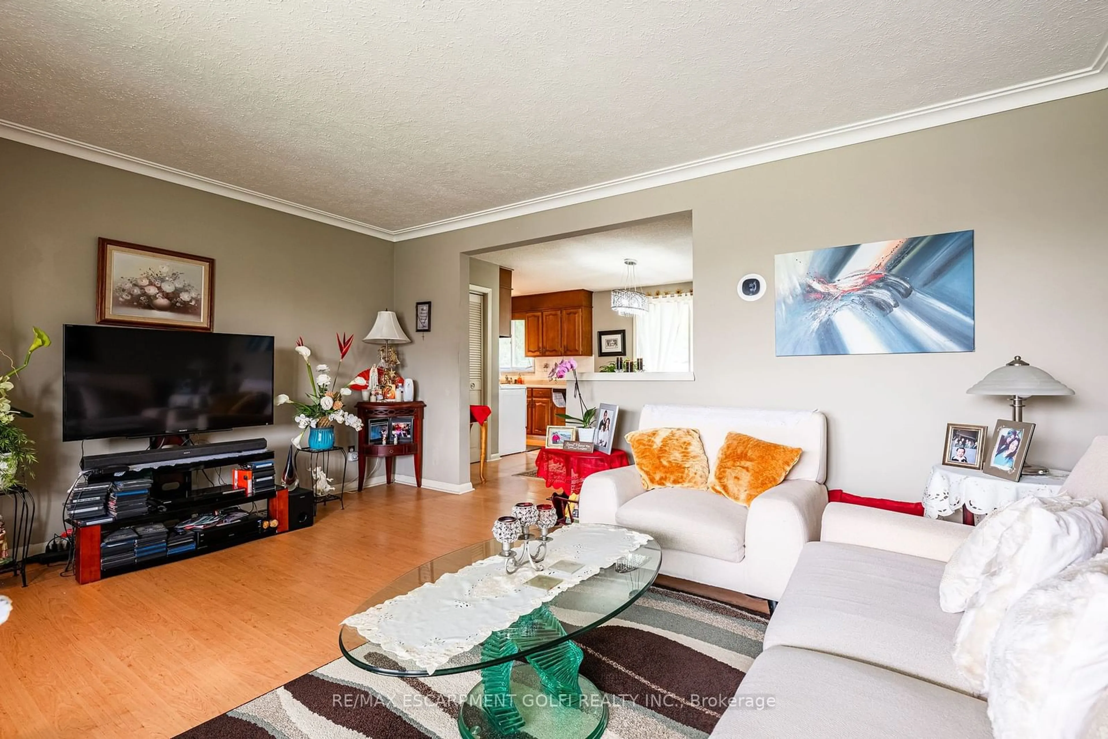 Living room for 5934 North St, Niagara Falls Ontario L2G 1J8
