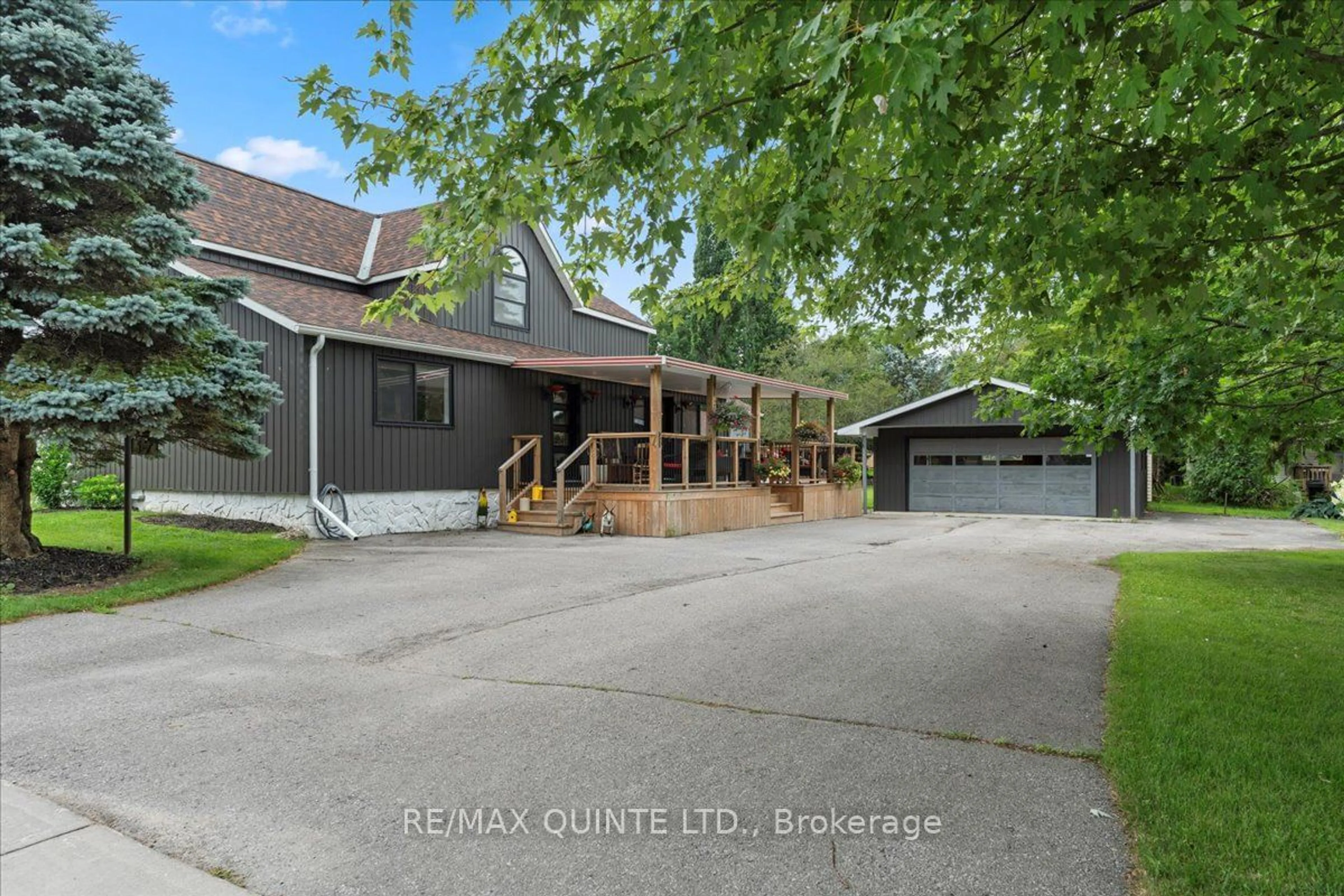 Frontside or backside of a home for 17 Queen St, Prince Edward County Ontario K0K 2T0
