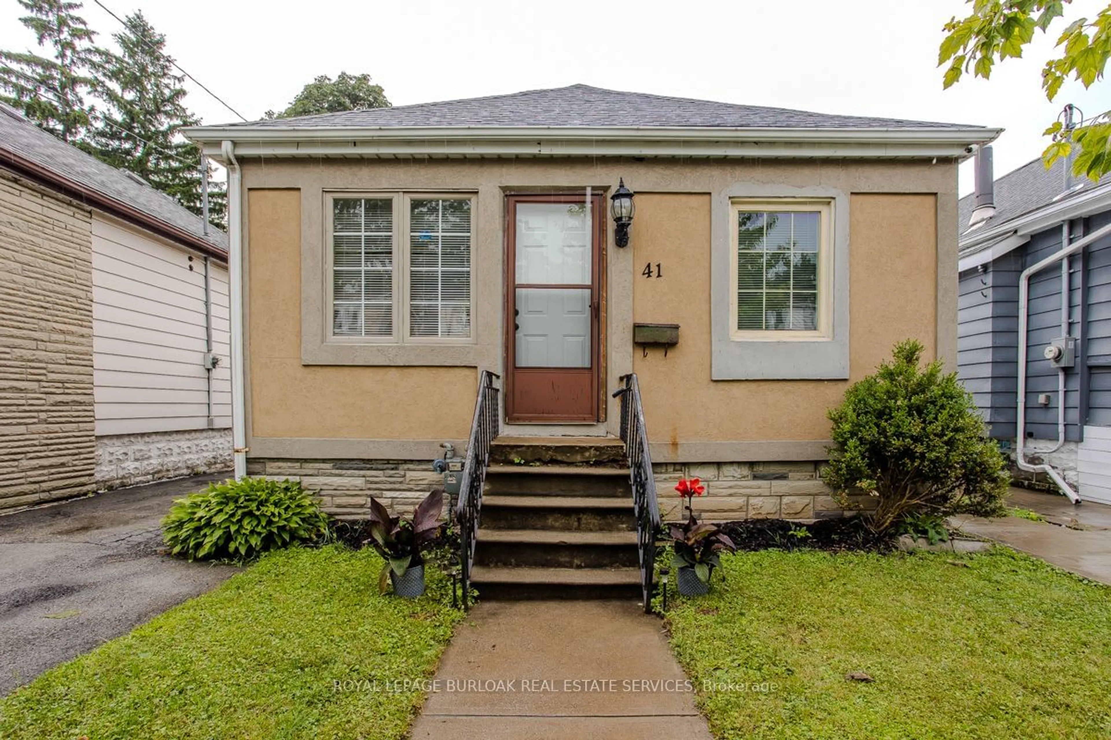 Outside view for 41 Wexford Ave, Hamilton Ontario L8H 4M2