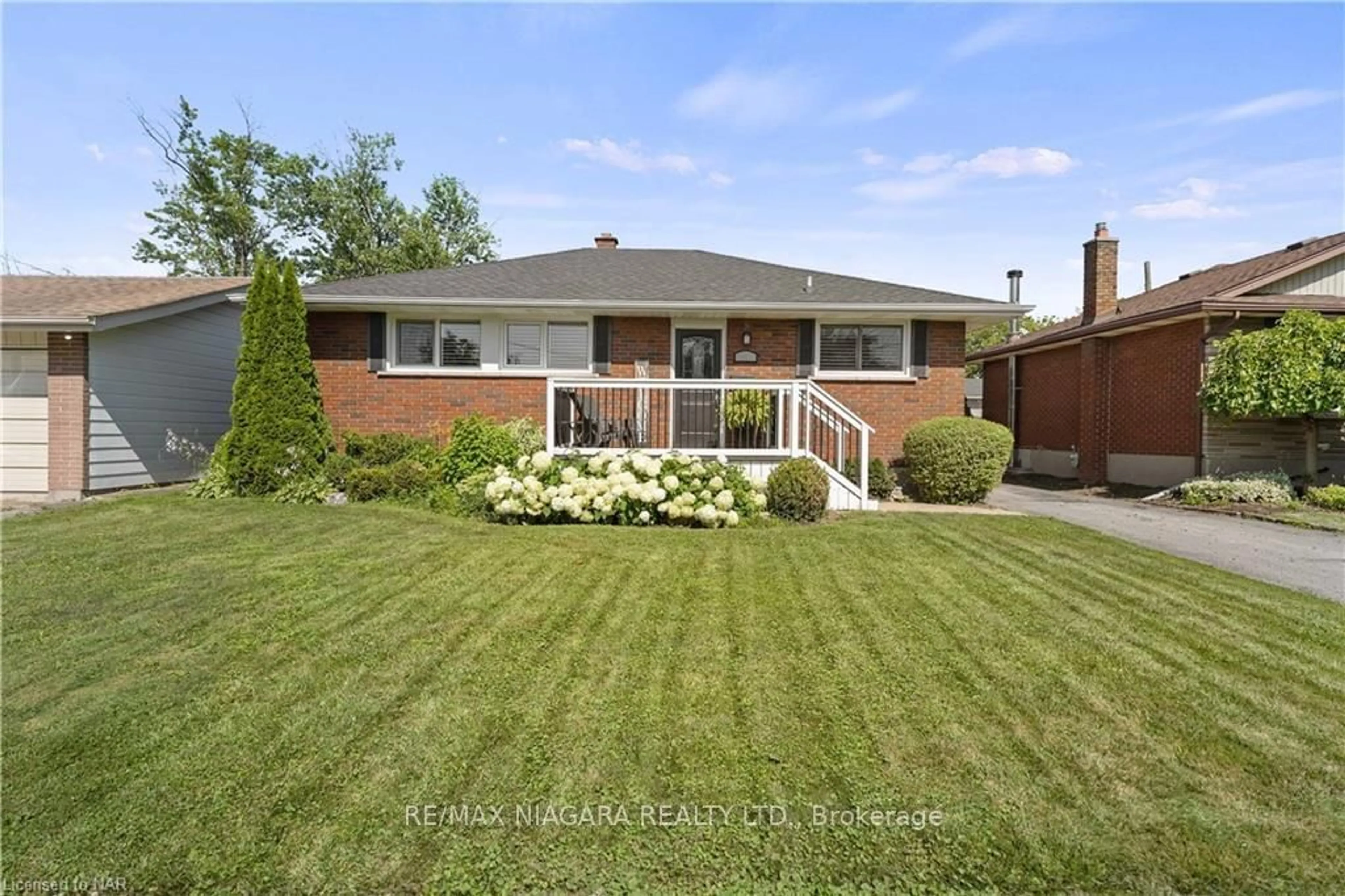 Frontside or backside of a home for 31 JACOBSON Ave, St. Catharines Ontario L2T 2Z8