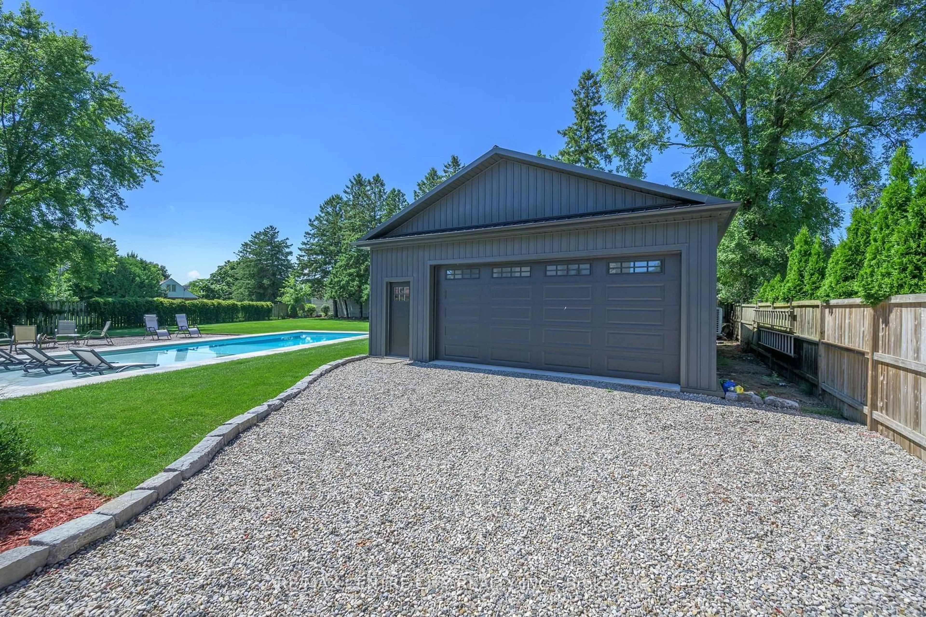 Indoor garage for 675 Dunboyne Cres, London Ontario N5X 1X9